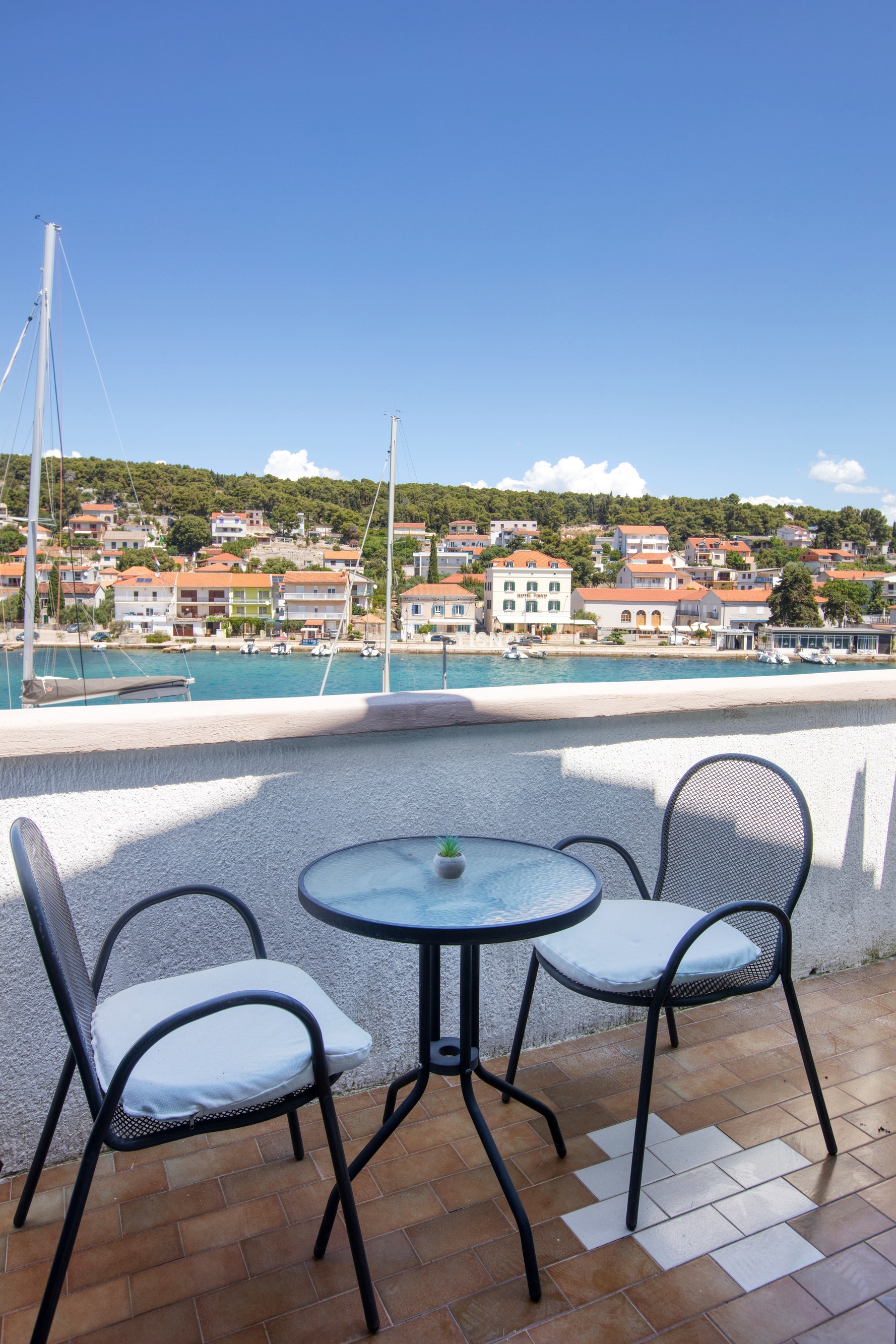 One bedroom apartment with balcony and sea view Tisno, Murter  A-b