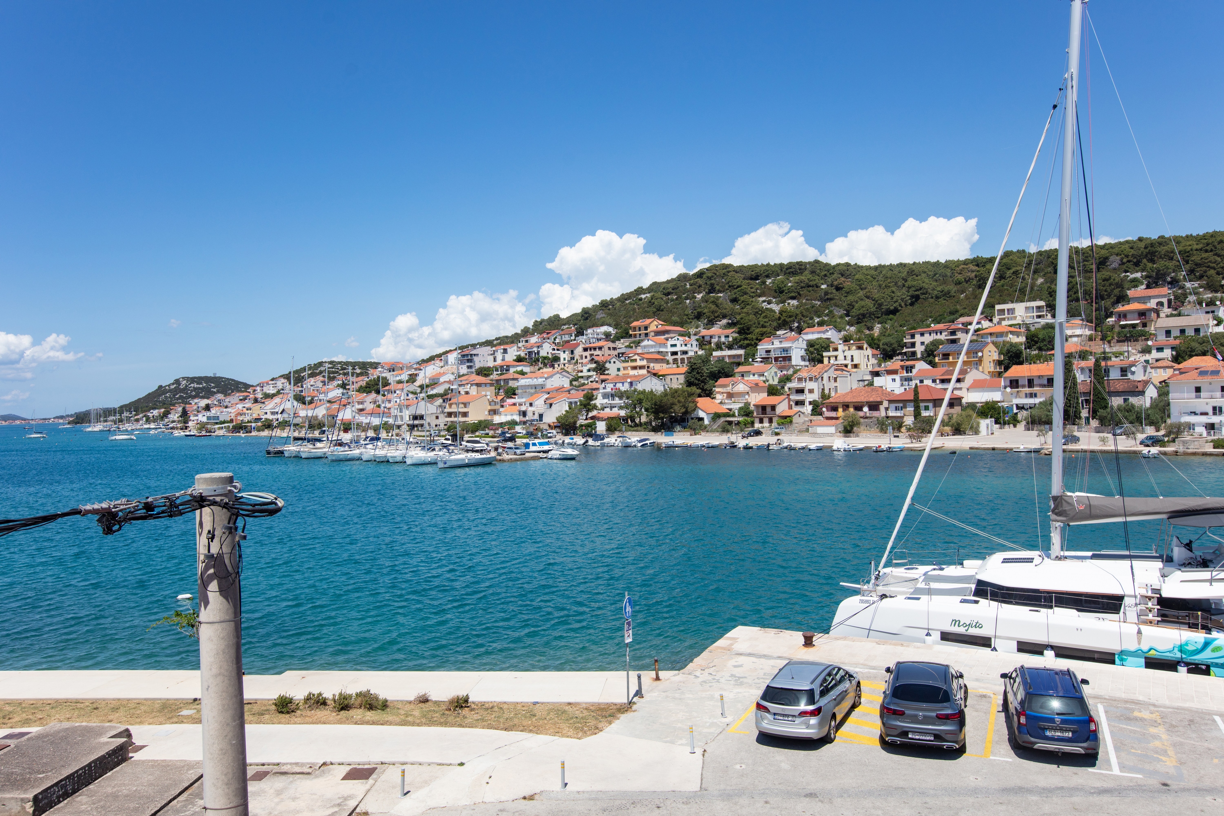 One bedroom apartment with balcony and sea view Tisno, Murter  A-b