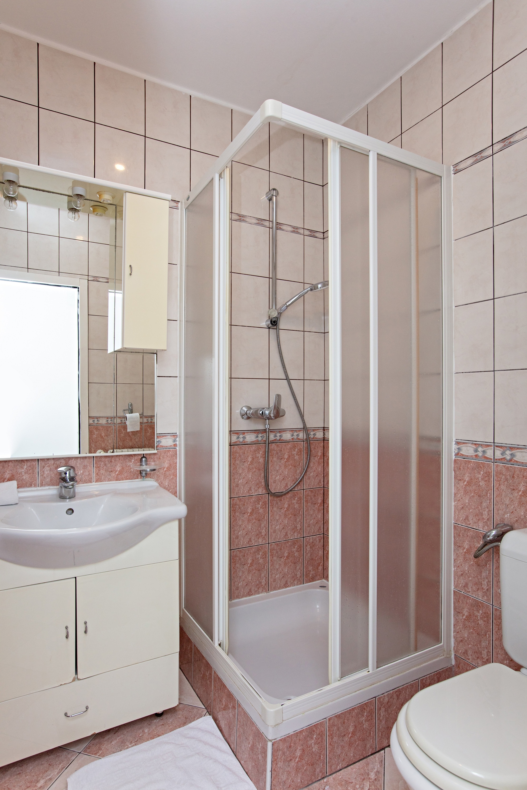 One bedroom apartment with balcony and sea view Tisno, Murter  A-b