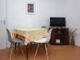 Jídelna Tisno, Jídelna v ubytování typu apartment, s klimatizací, domácí mazlíčci povoleni a WiFi.