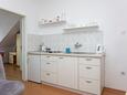 Kuchyně Tisno, Kuchyně v ubytování typu apartment, domácí mazlíčci povoleni a WiFi.