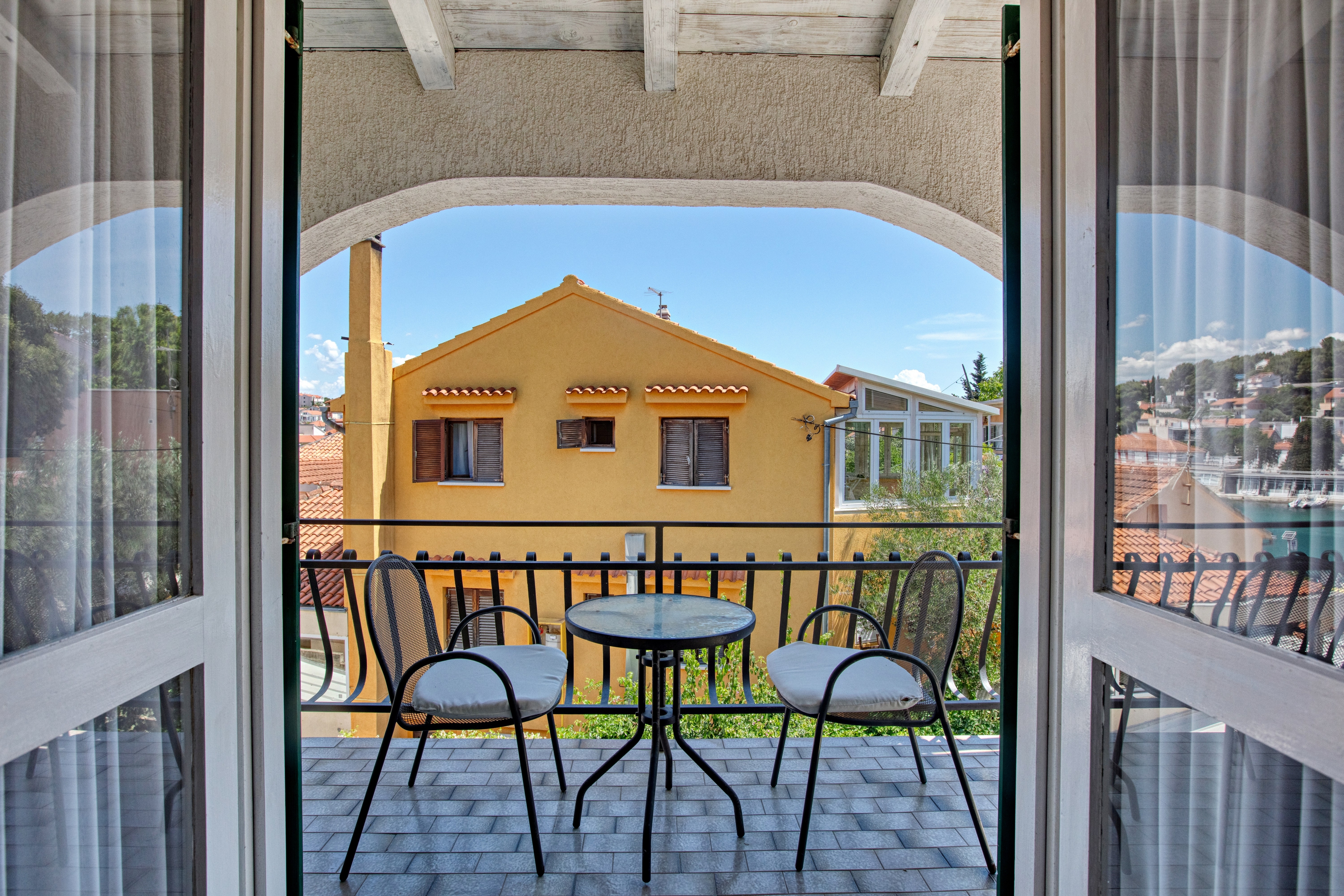 One bedroom apartment with balcony and sea view Tisno, Murter  A-d