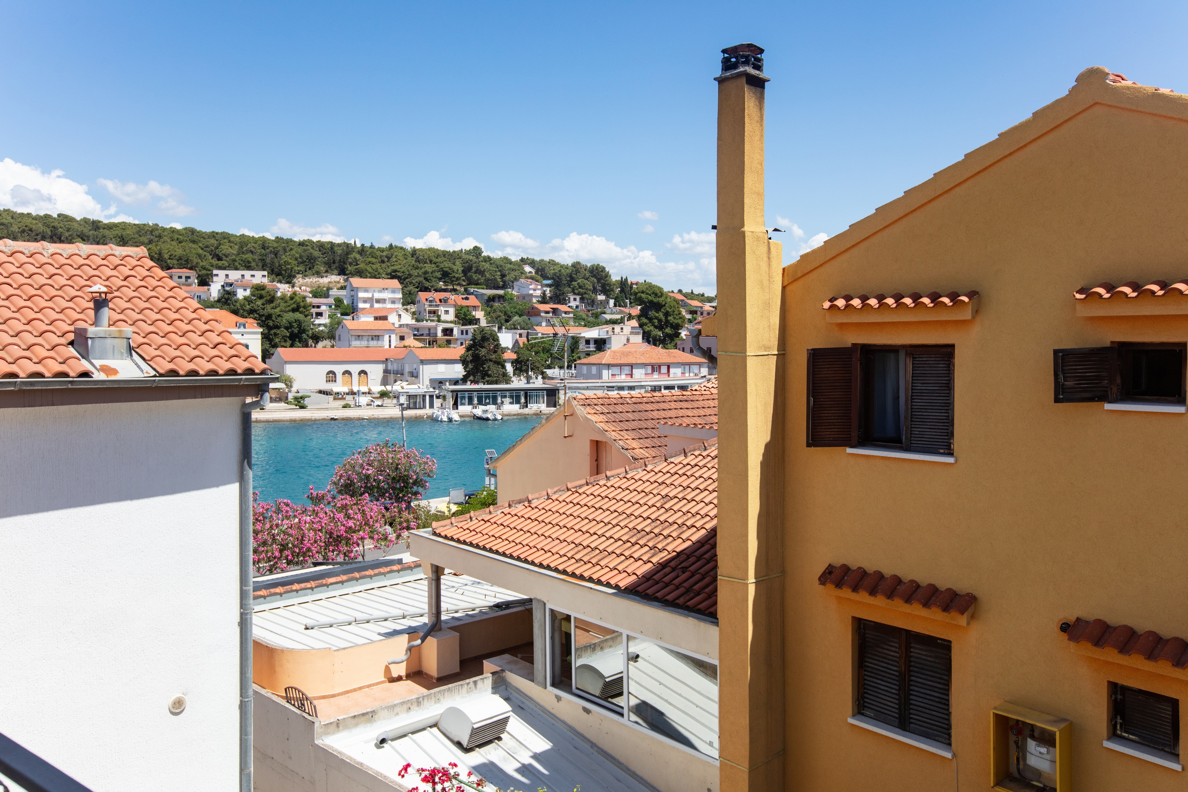 One bedroom apartment with balcony and sea view Tisno, Murter  A-d