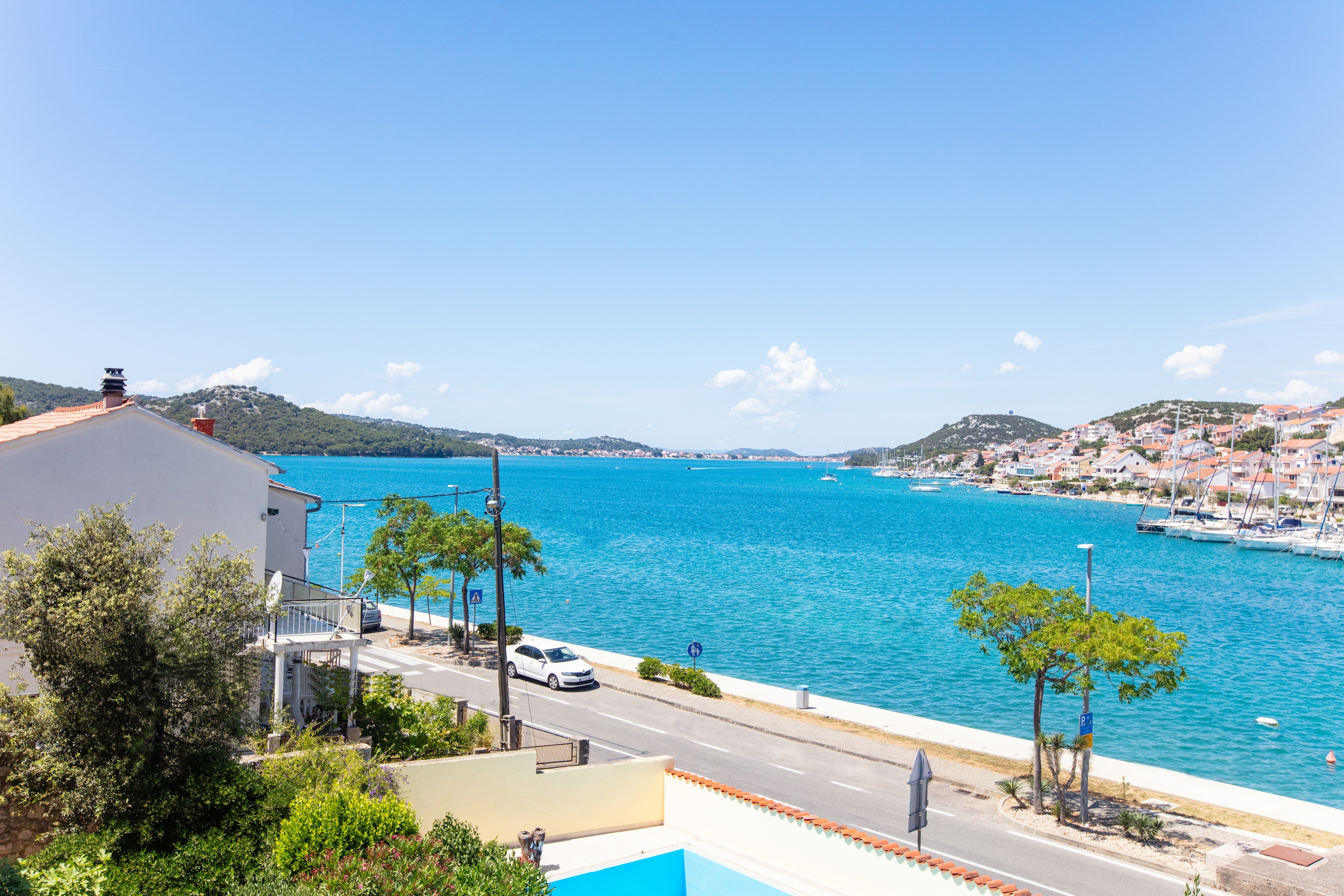 One bedroom apartment with balcony and sea view Tisno, Murter  A-e