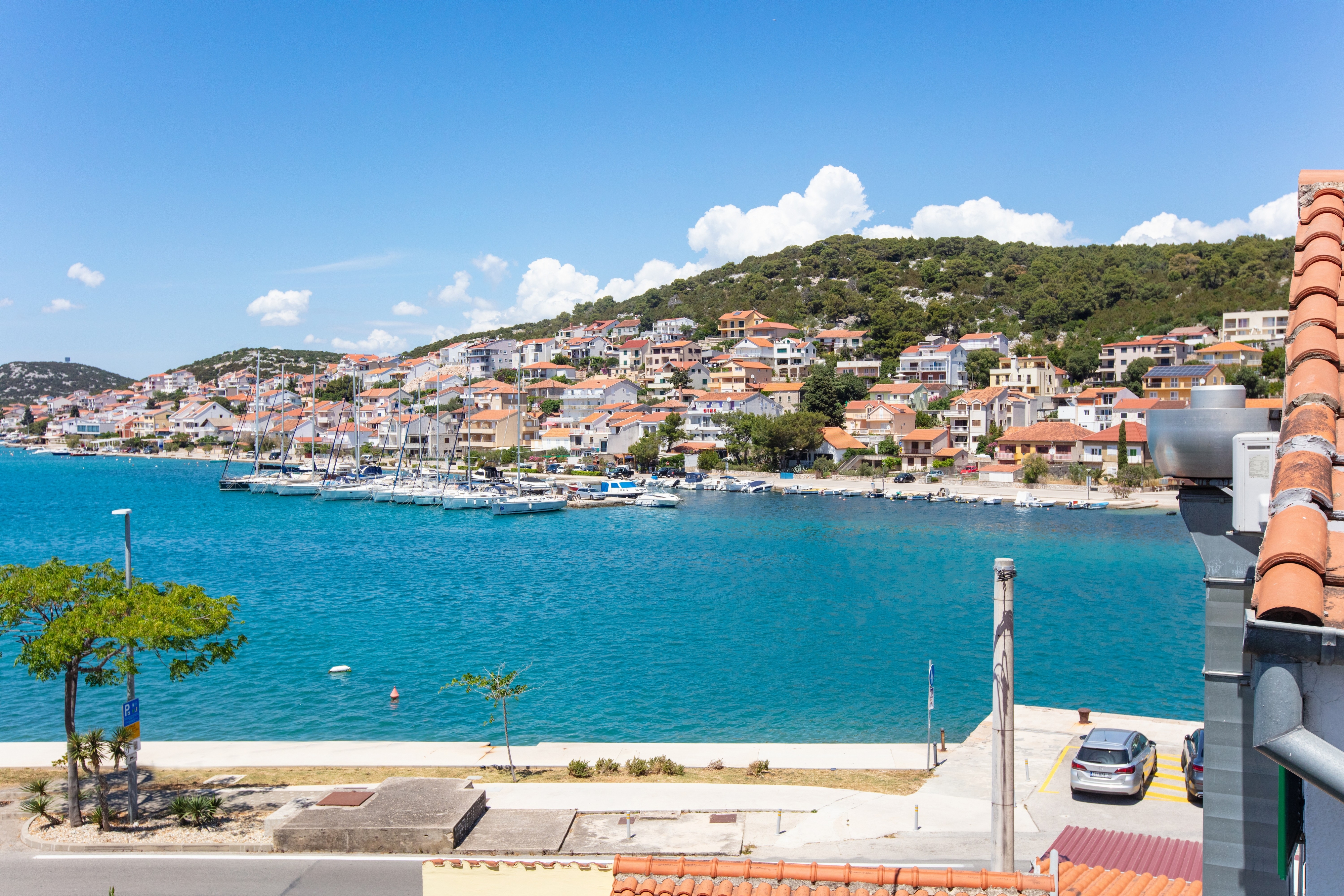 One bedroom apartment with balcony and sea view Tisno, Murter  A-e
