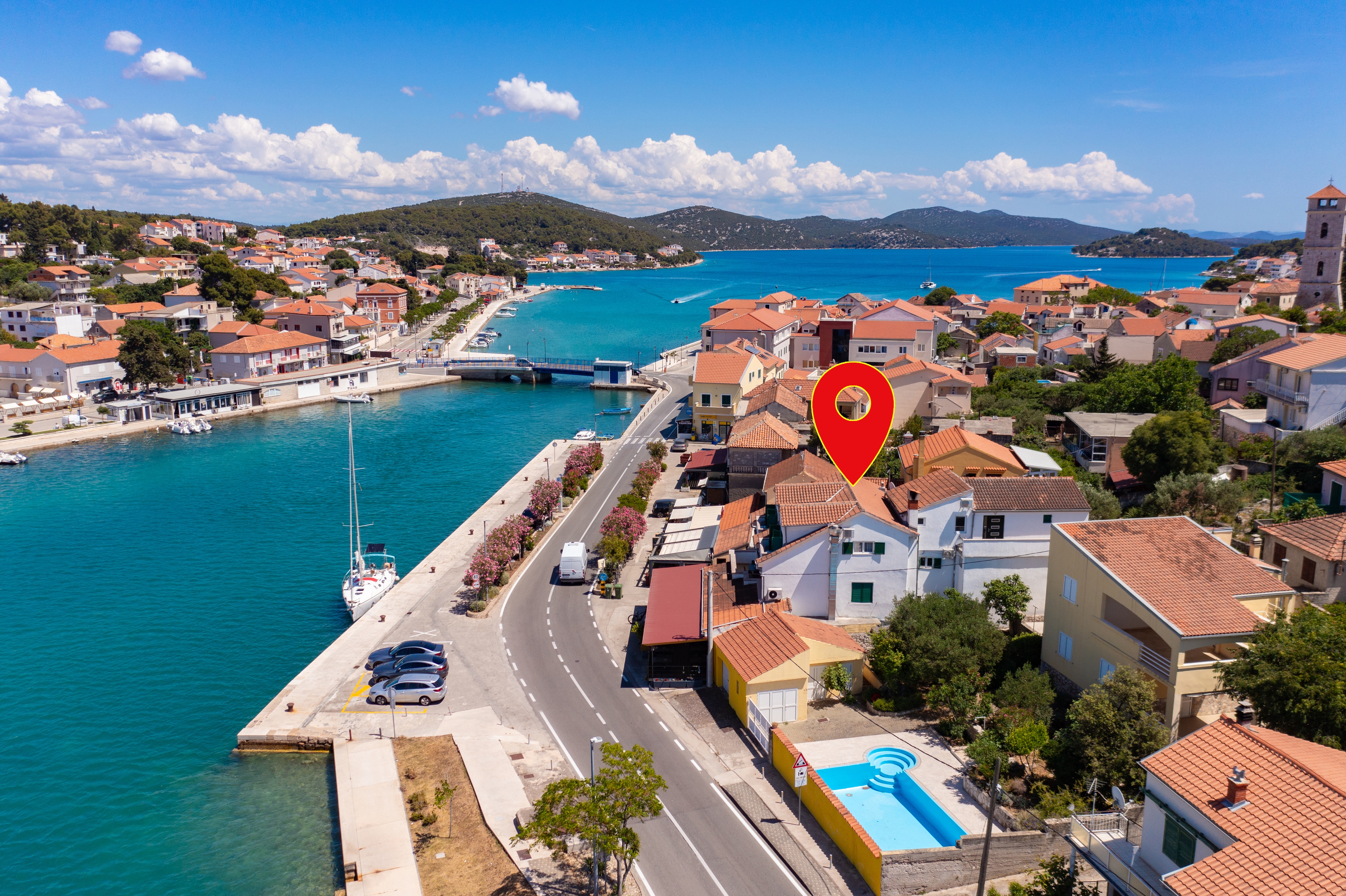 Jednosobni apartman s balkonom i pogledom na more Tisno, Murter  A-a