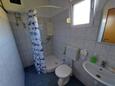 Krknata, Kúpeľňa v ubytovacej jednotke house, domáci miláčikovia povolení.