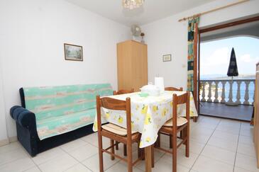 Sali, Eetkamer in the apartment, air condition available, (pet friendly) en WiFi.