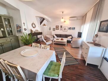 Zaglav, Sala de estar in the apartment, air condition available, (pet friendly) y WiFi.