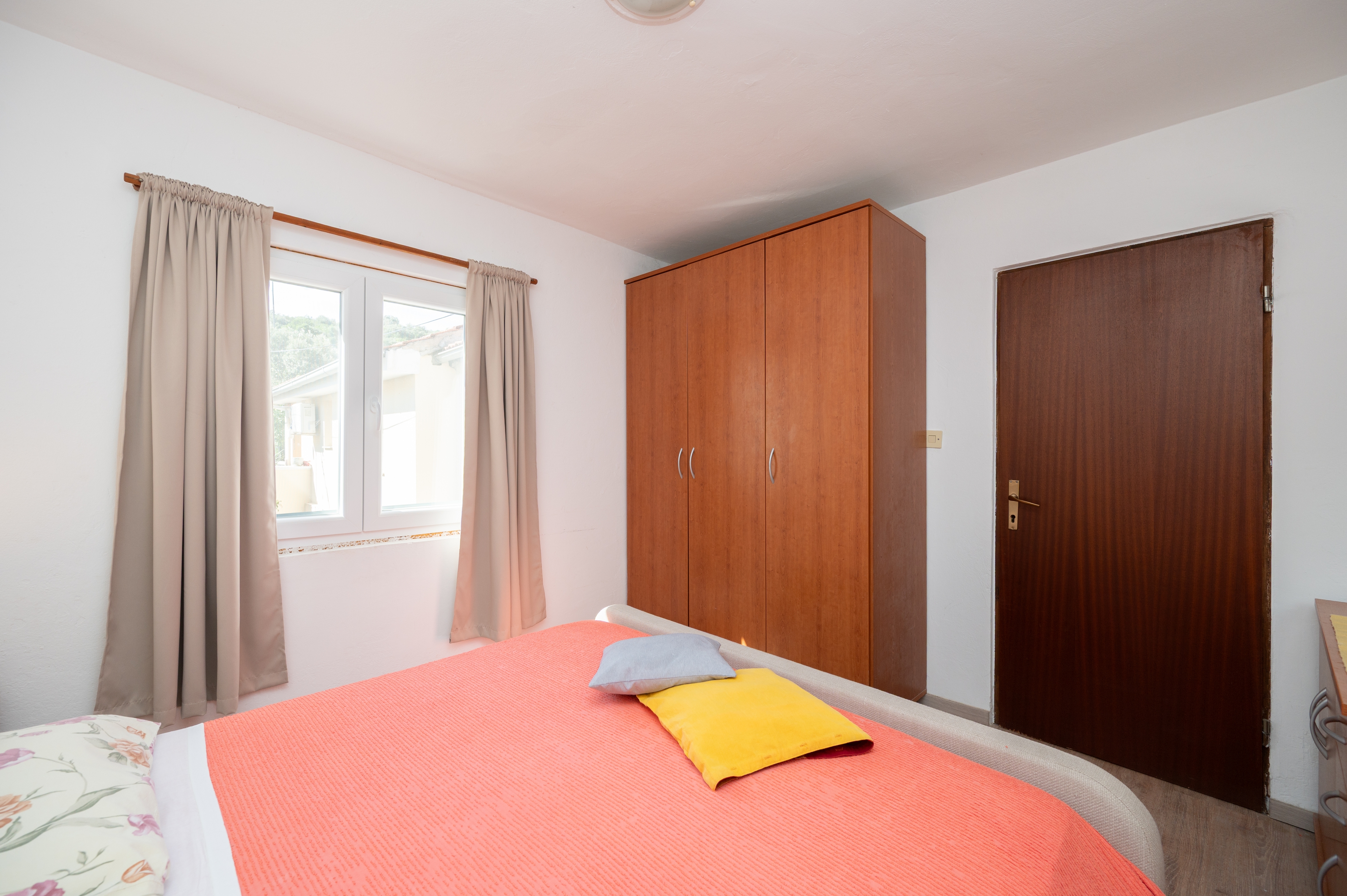 Two bedroom apartment near beach Zaglav, Dugi otok  A-b