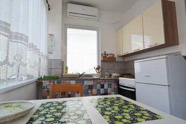 Zaglav, Salle à manger dans l’hébergement en type studio-apartment, climatisation disponible, animaux acceptés et WiFi.