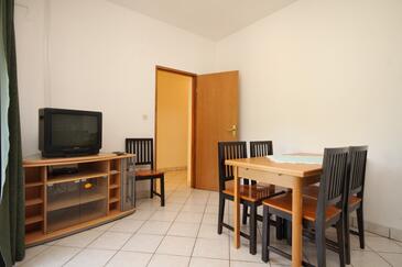Jídelna Sali, Jídelna v ubytování typu apartment, s klimatizací, domácí mazlíčci povoleni a WiFi.