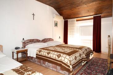 Bedroom Preko, Bedroom in the room, dostupna klima i WIFI.