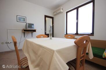 Dining room Kukljica, Dining room in the apartment, dostupna klima i WIFI.
