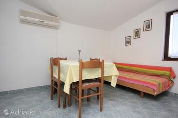 Dining room Kukljica, Dining room in the apartment, dostupna klima i WIFI.