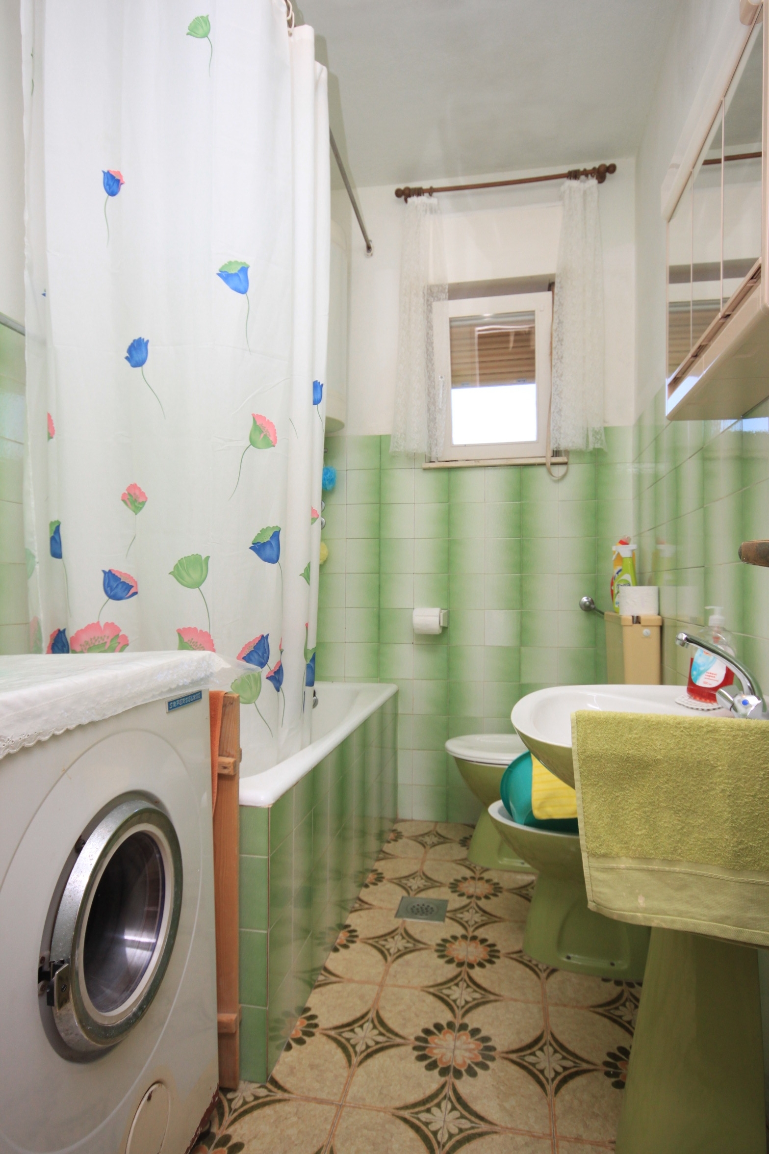Four bedroom apartment with terrace and sea view Kali, Ugljan  A-a
