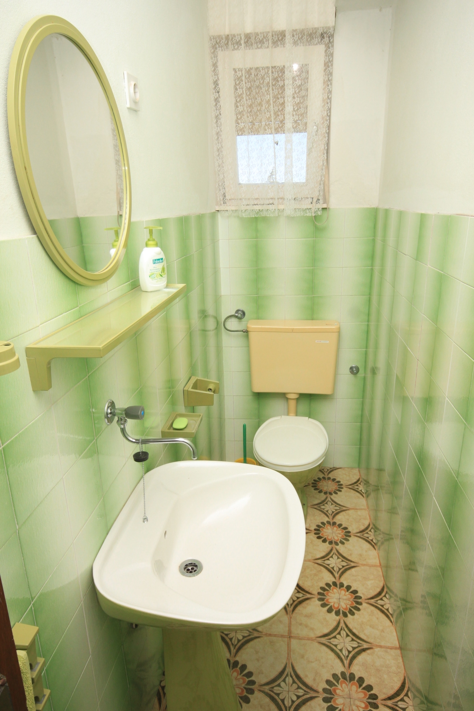 Four bedroom apartment with terrace and sea view Kali, Ugljan  A-a