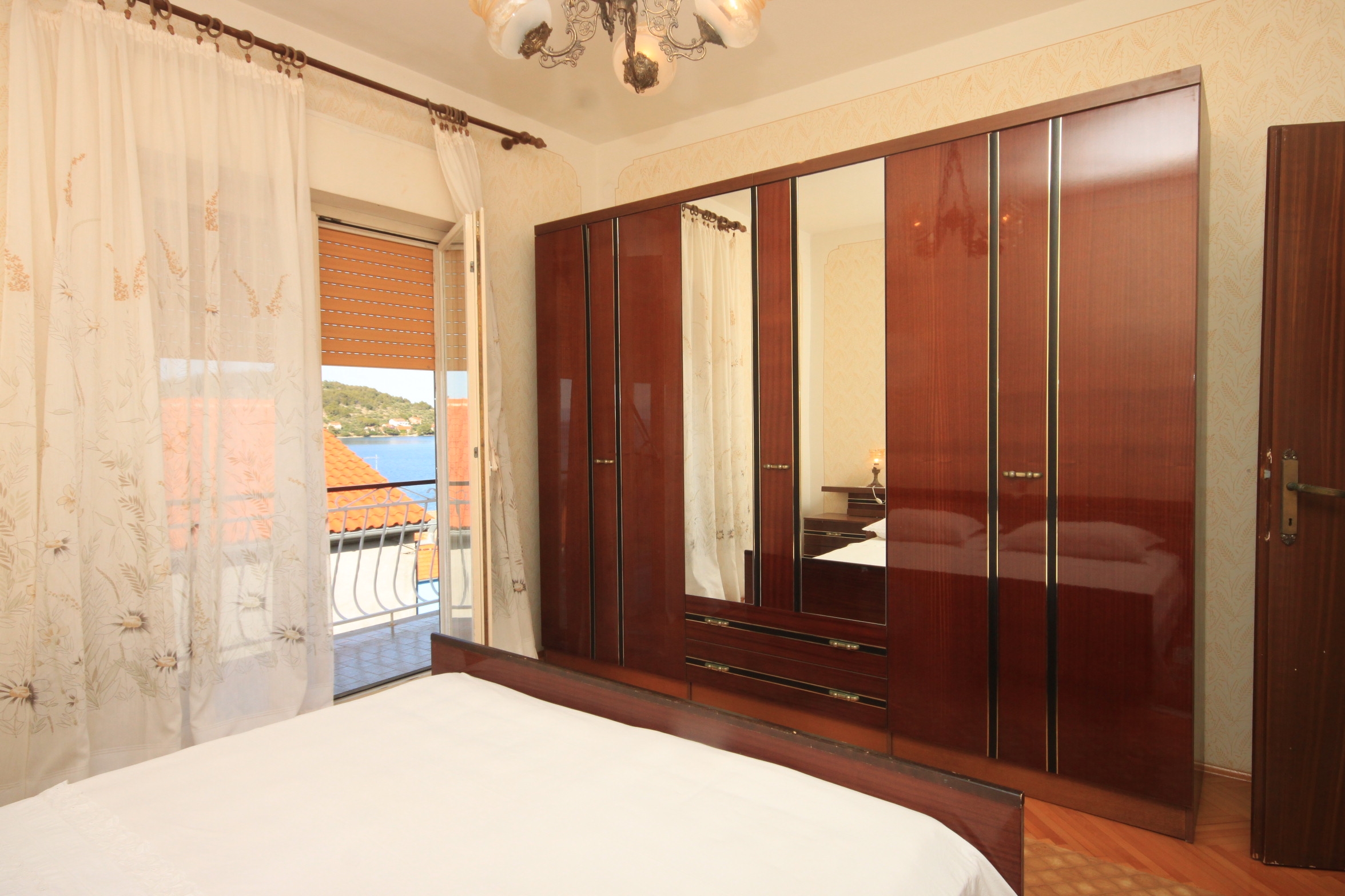 Four bedroom apartment with terrace and sea view Kali, Ugljan  A-a