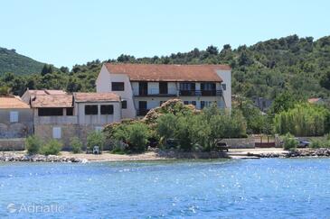 Banj, Pašman, Szálláshely 8205 - Apartmanok a tenger közelében kavicsos stranddal.