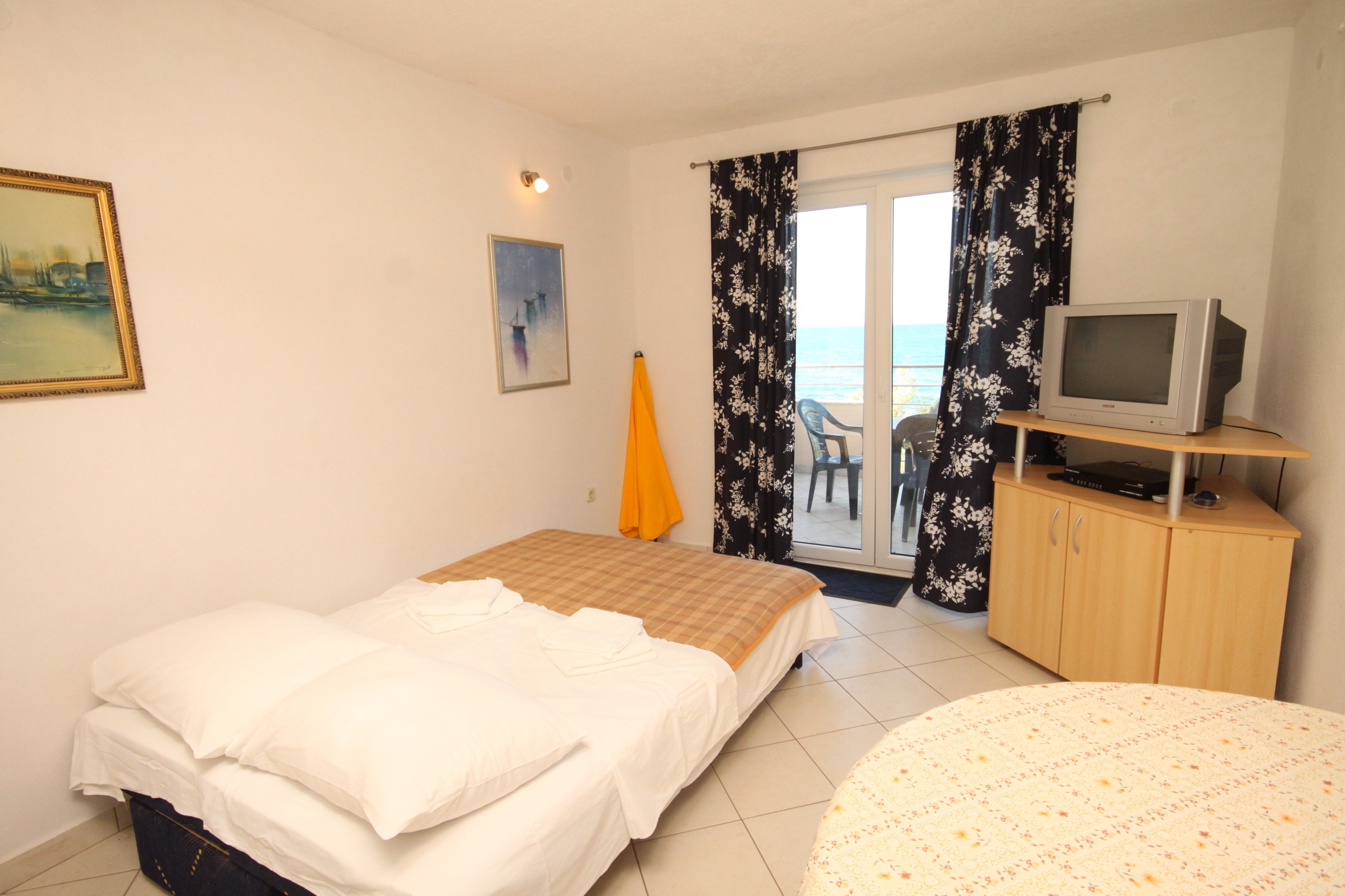 One bedroom apartment near beach Banj, Pašman (A-8206-a)