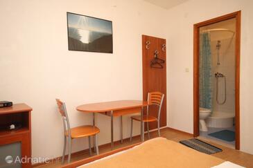 Dining room Banj, Dining room in the studio-apartment, dostupna klima i WIFI.