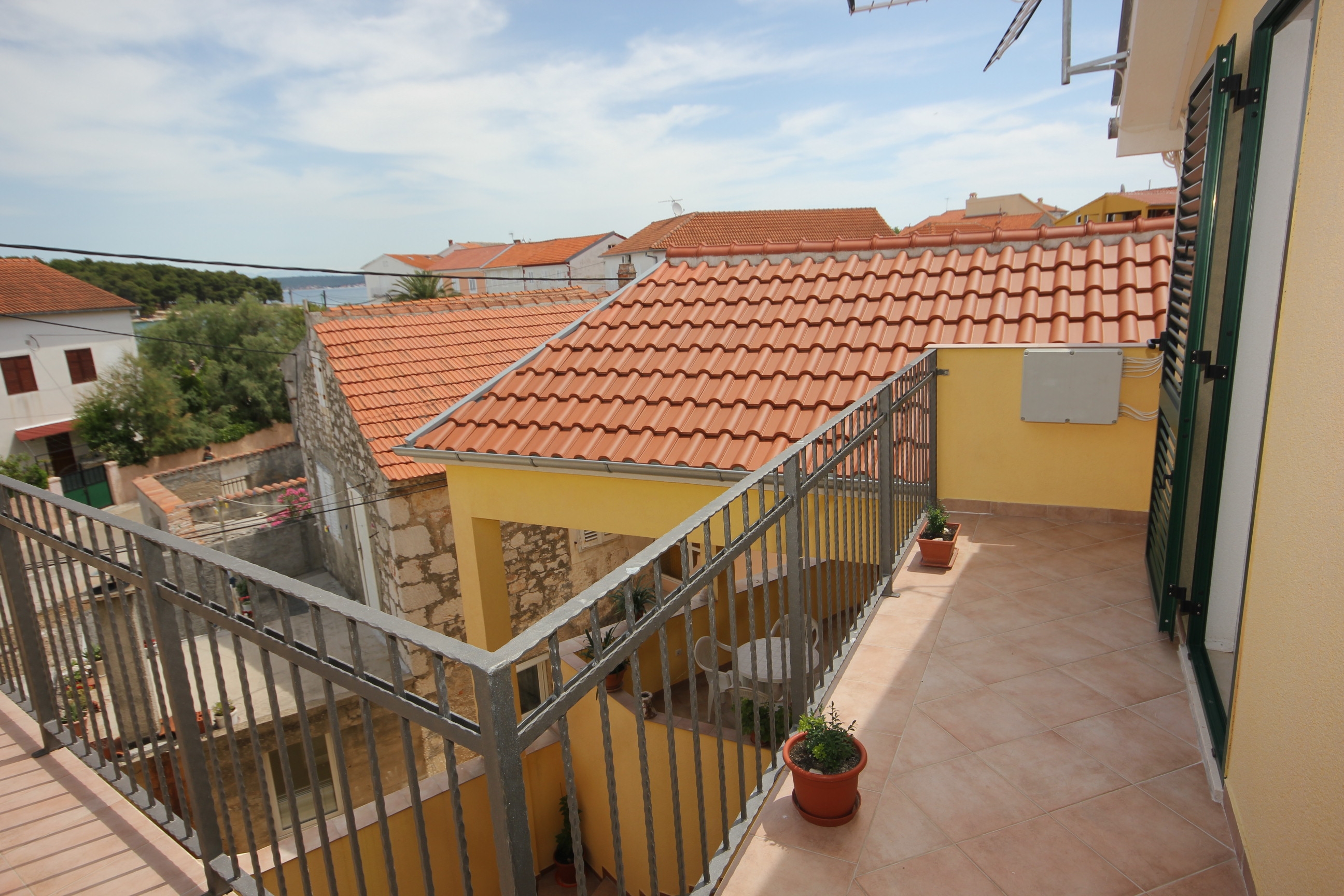 Dvosobni apartman s terasom i pogledom na more Kukljica, Ugljan  A-a