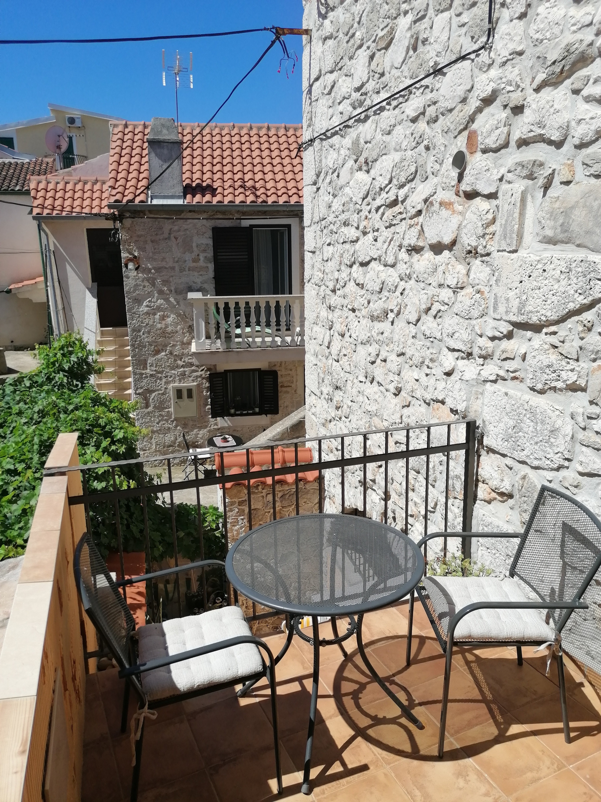 Dvosobni apartman s terasom i pogledom na more Kukljica, Ugljan  A-a