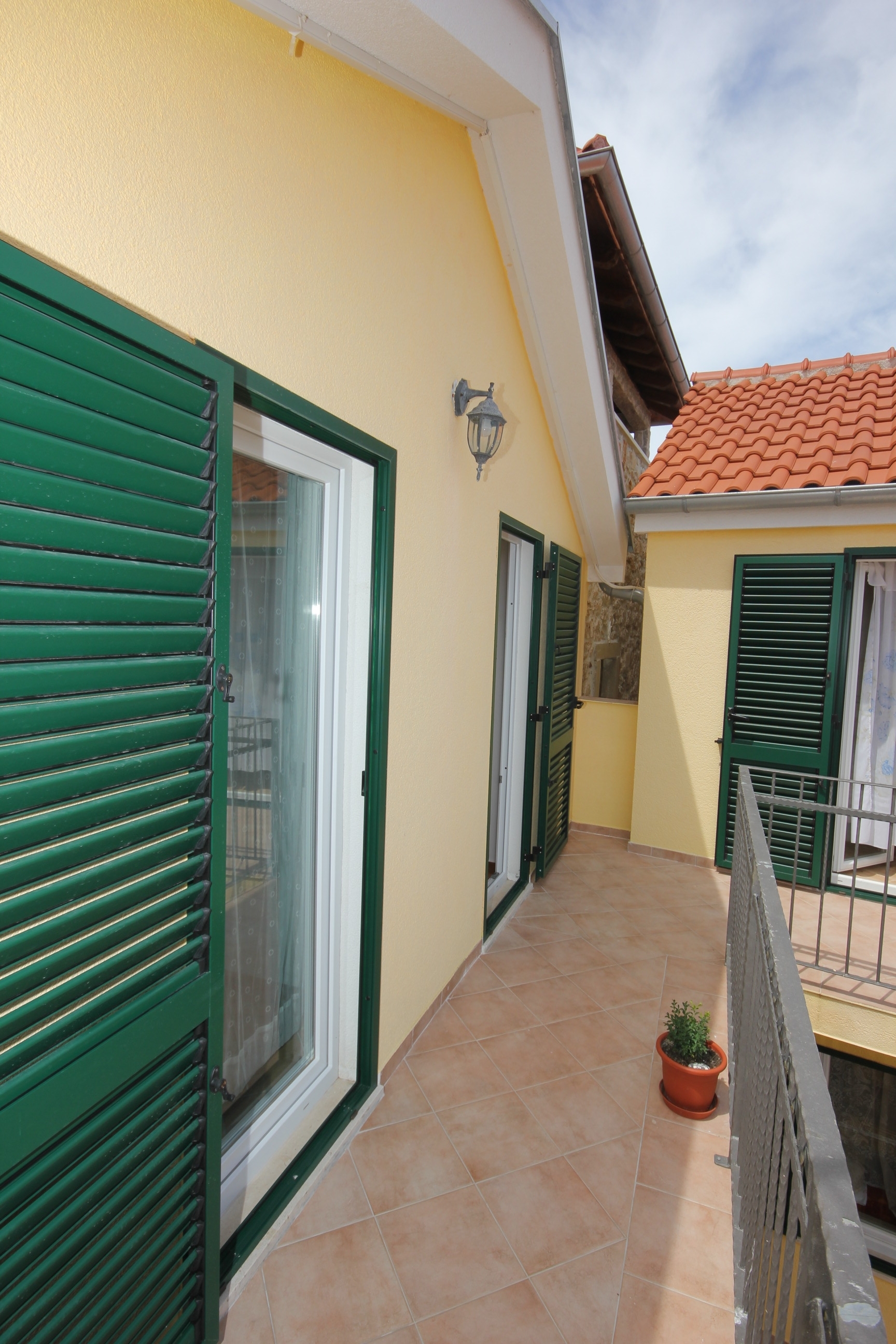 Dvosobni apartman s terasom i pogledom na more Kukljica, Ugljan  A-a