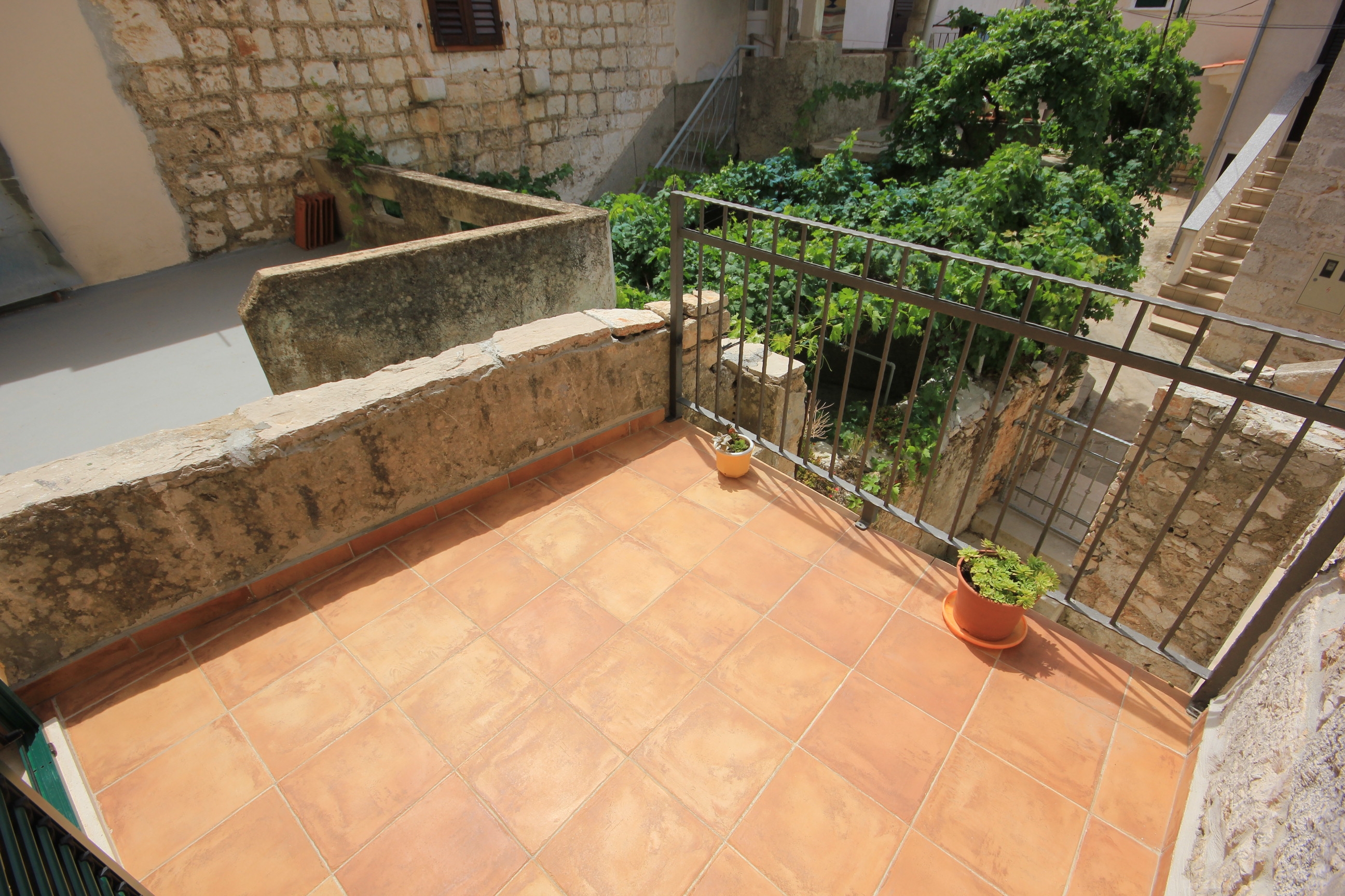 Dvosobni apartman s terasom i pogledom na more Kukljica, Ugljan  A-a