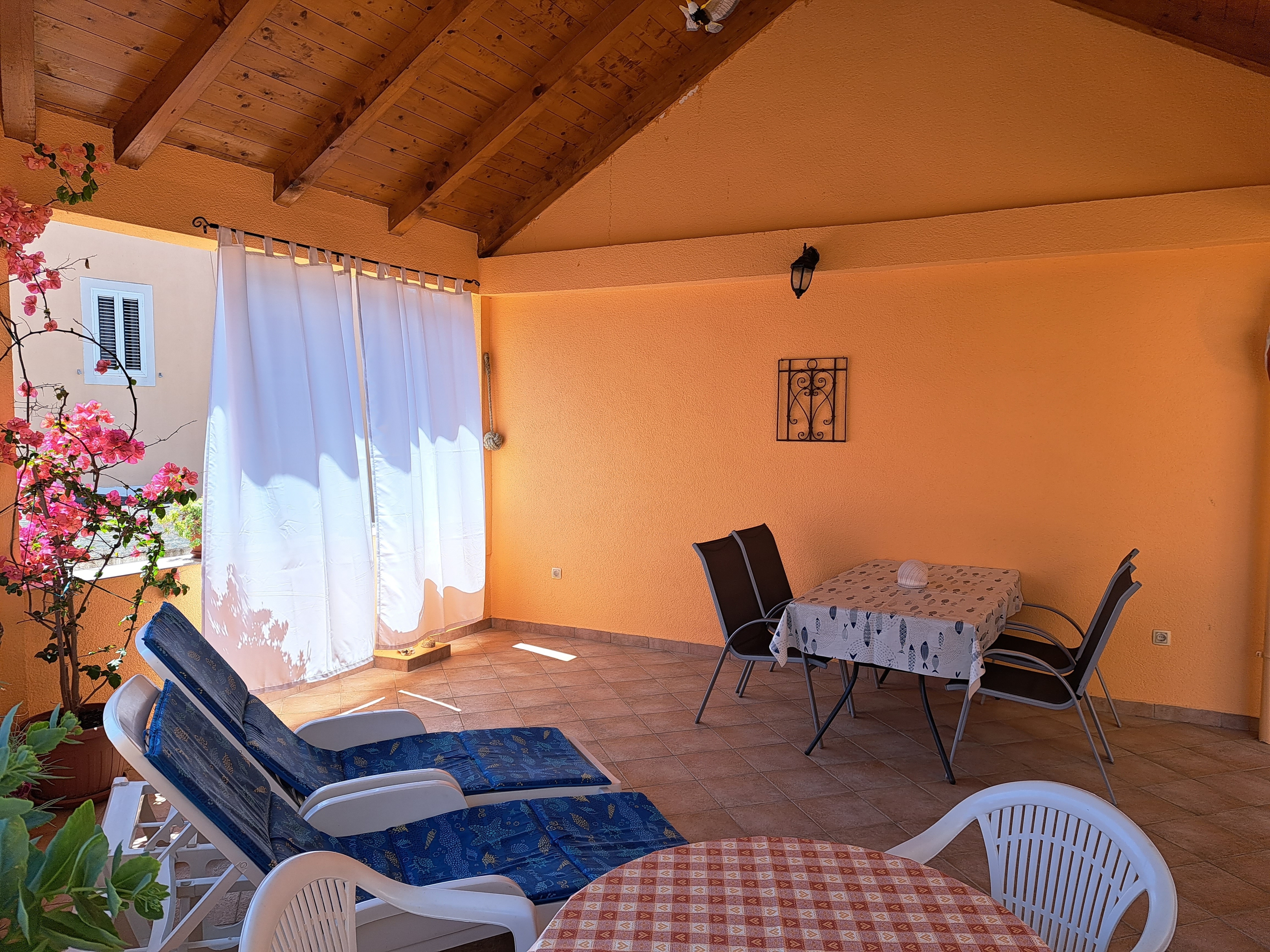 Dvosobni apartman s terasom i pogledom na more Kukljica, Ugljan  A-a