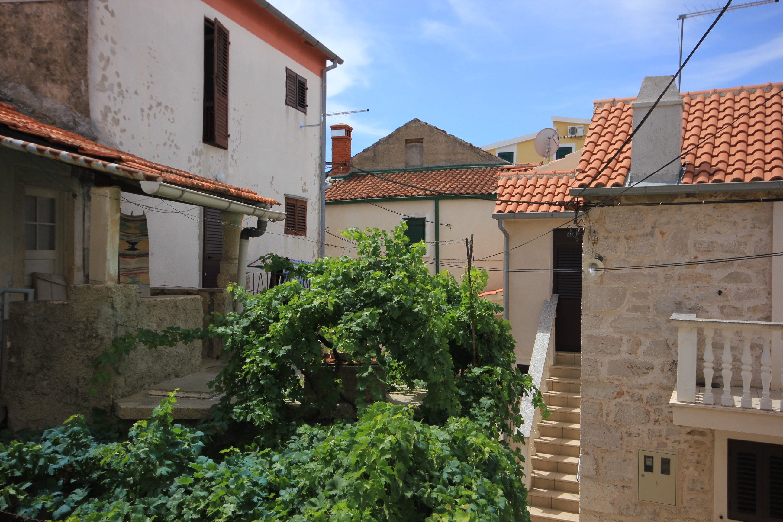 Dvosobni apartman s terasom i pogledom na more Kukljica, Ugljan  A-a