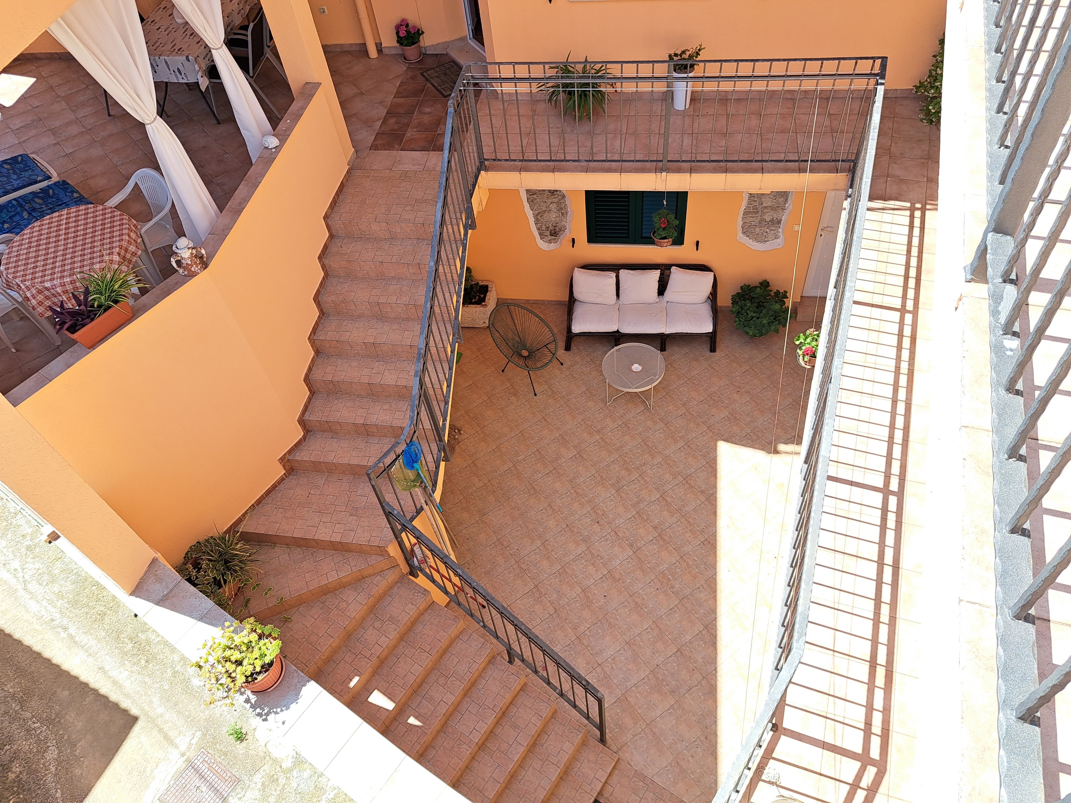 Dvosobni apartman s terasom i pogledom na more Kukljica, Ugljan  A-a