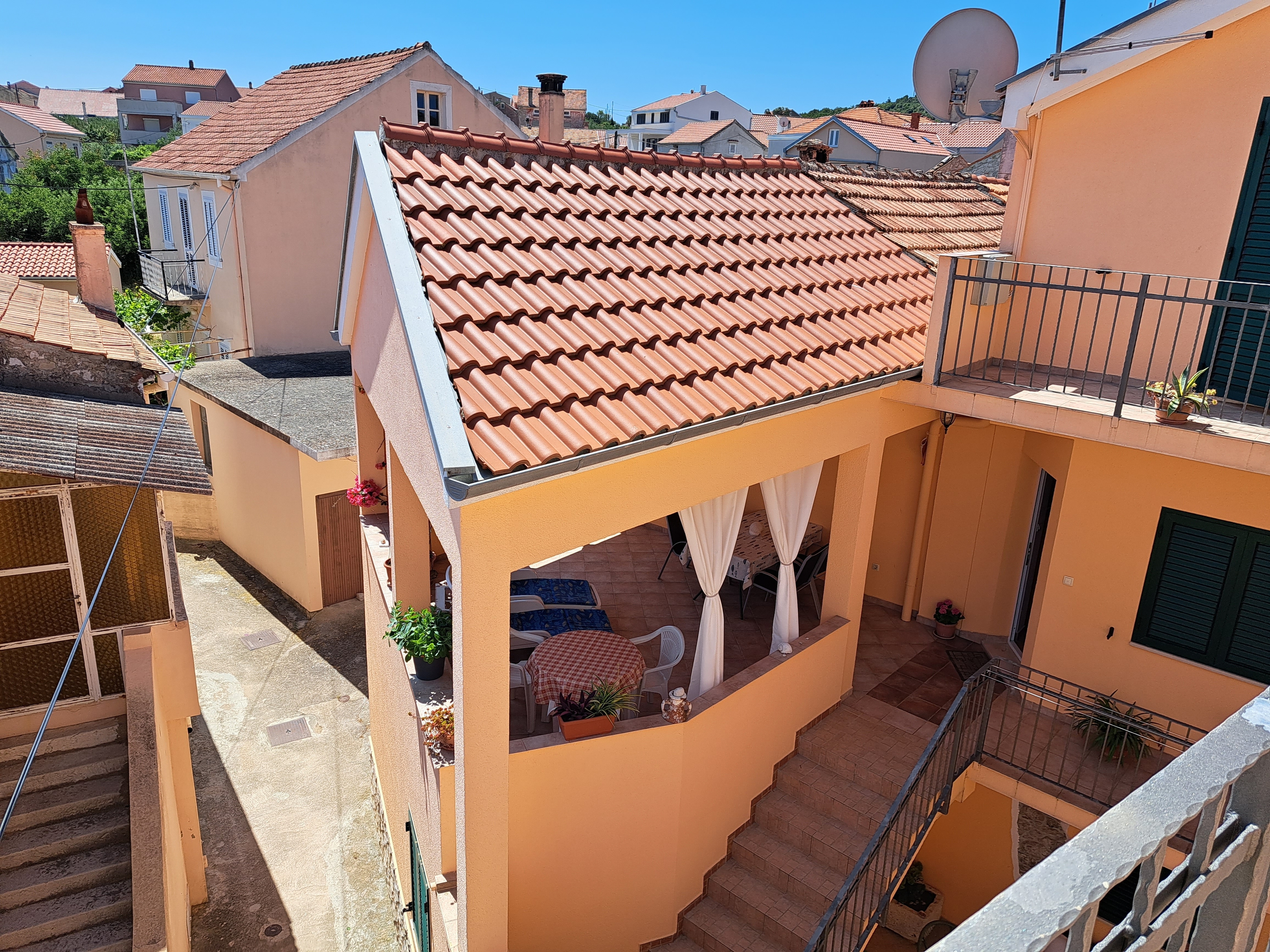 Dvosobni apartman s terasom i pogledom na more Kukljica, Ugljan  A-a