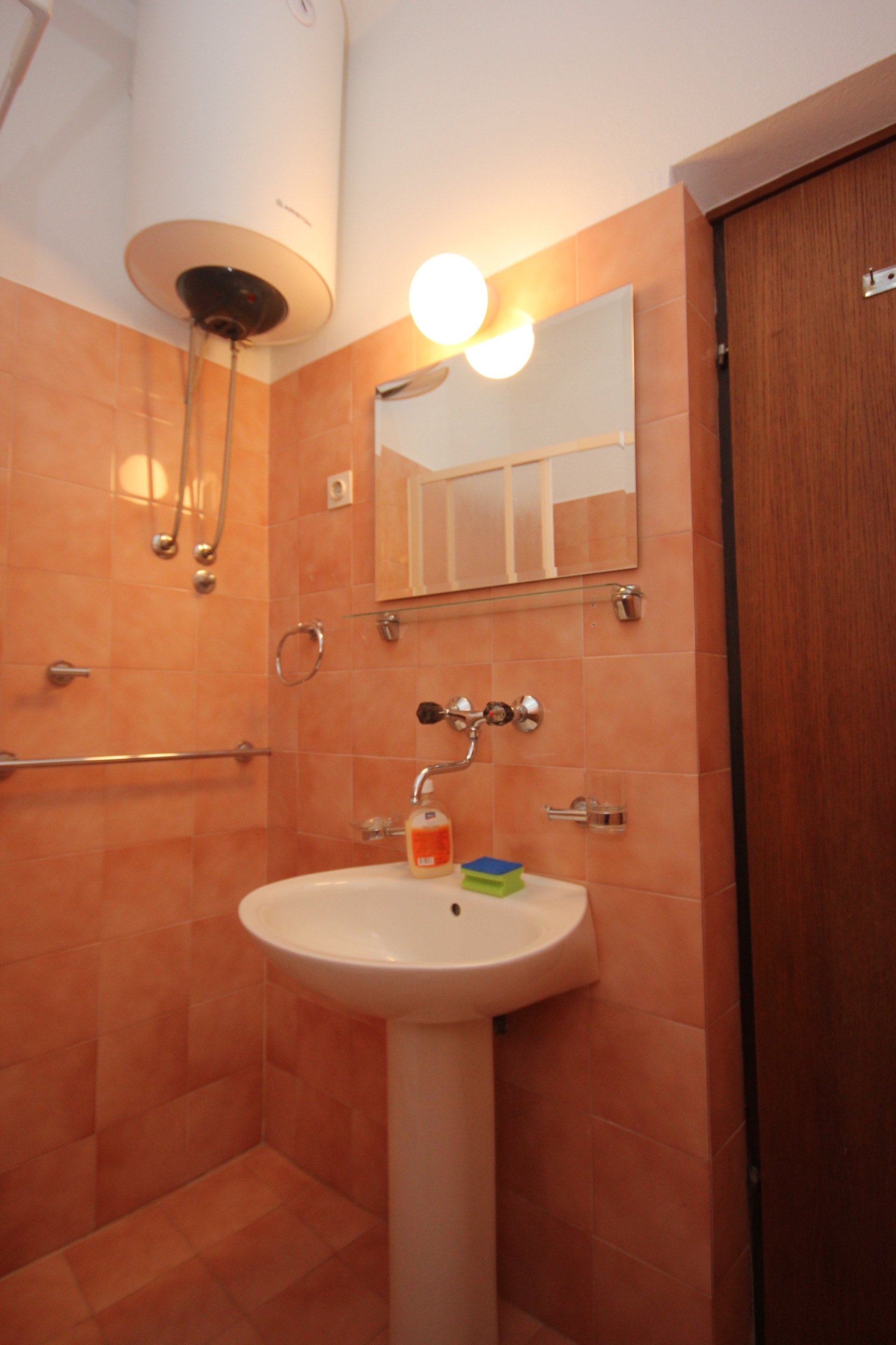 Jednosobni apartman s balkonom Kukljica, Ugljan  A-b