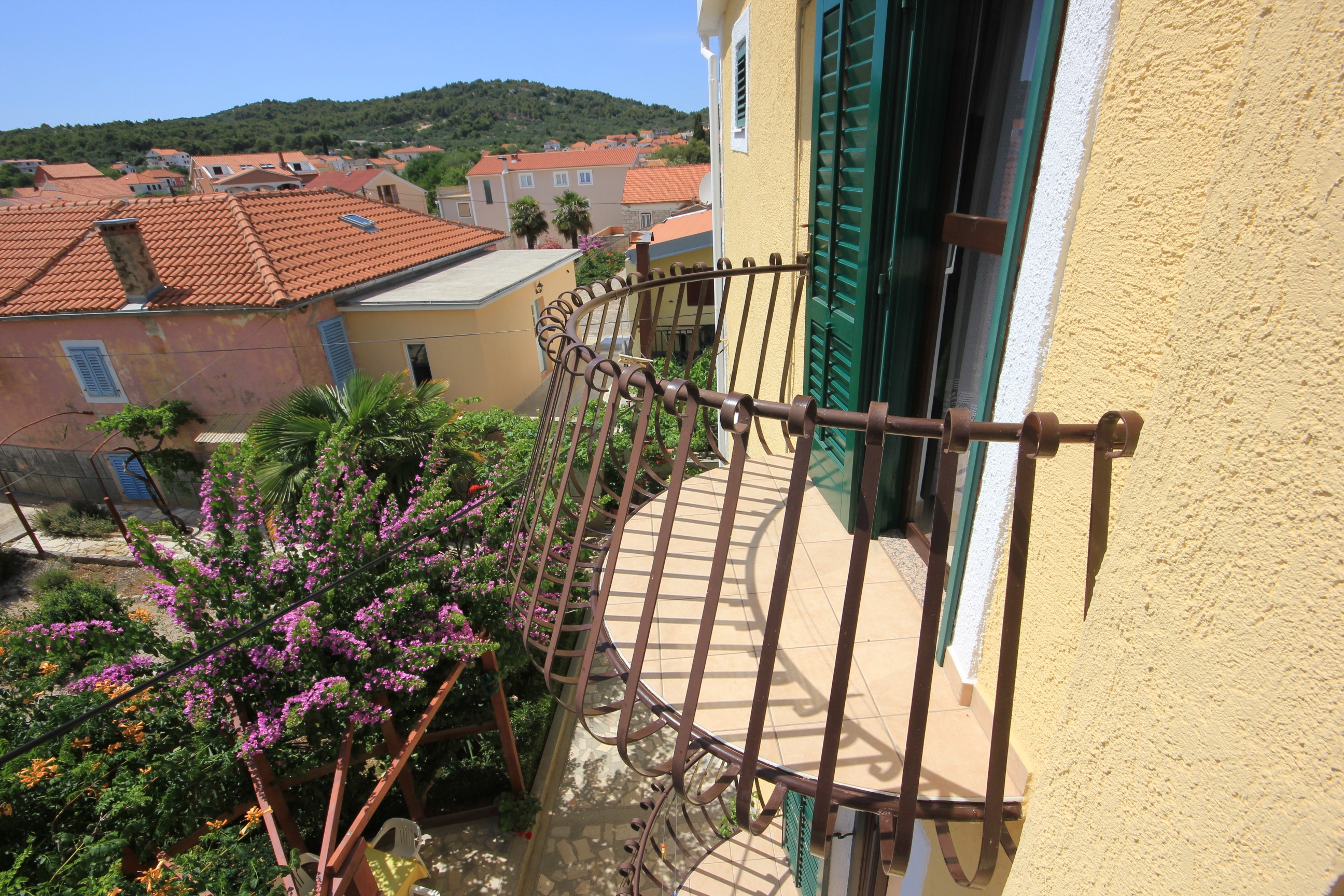 One bedroom apartment with balcony Kukljica, Ugljan (A-8210-d)