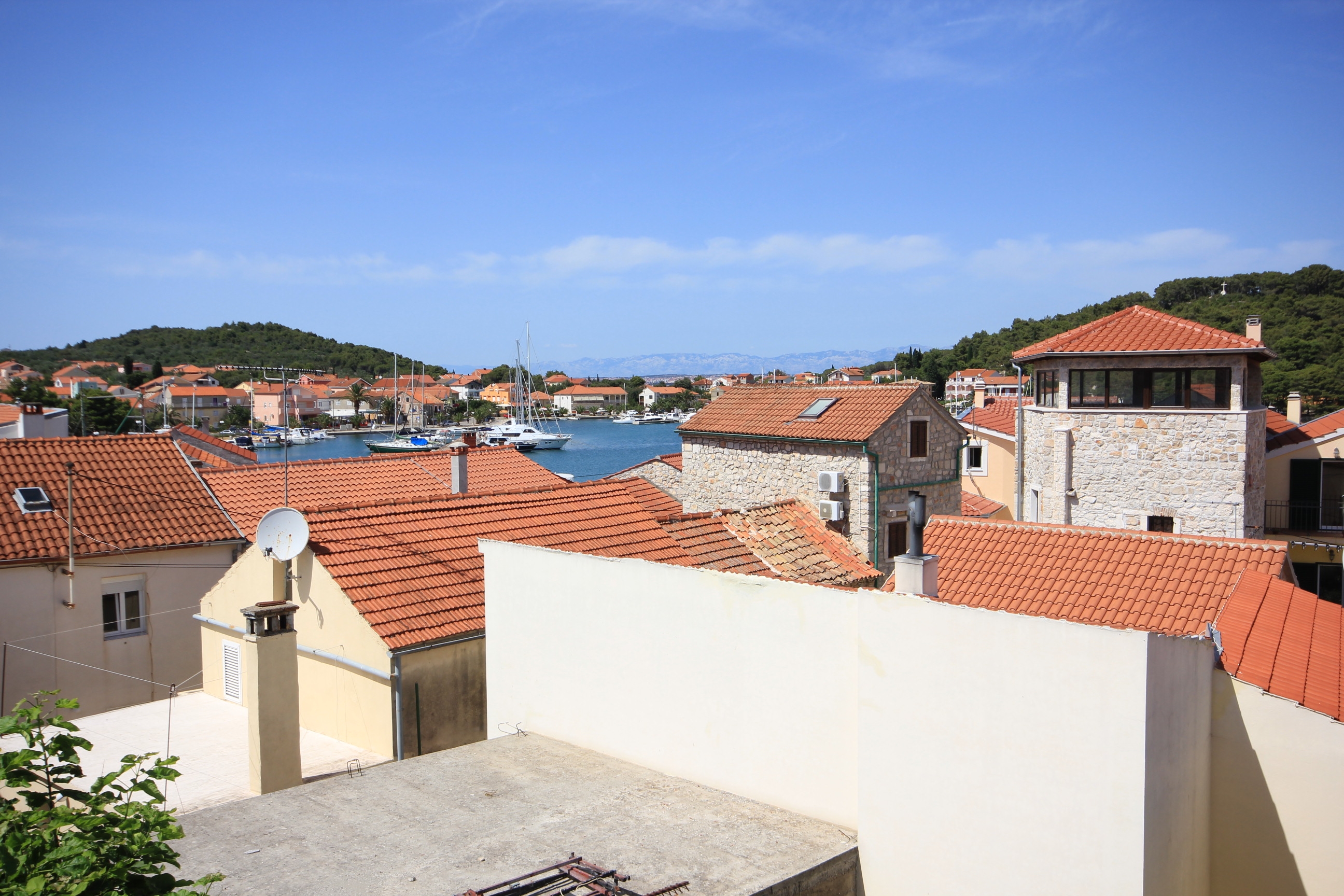 Jednosobni apartman s balkonom i pogledom na more Kukljica, Ugljan  A-e