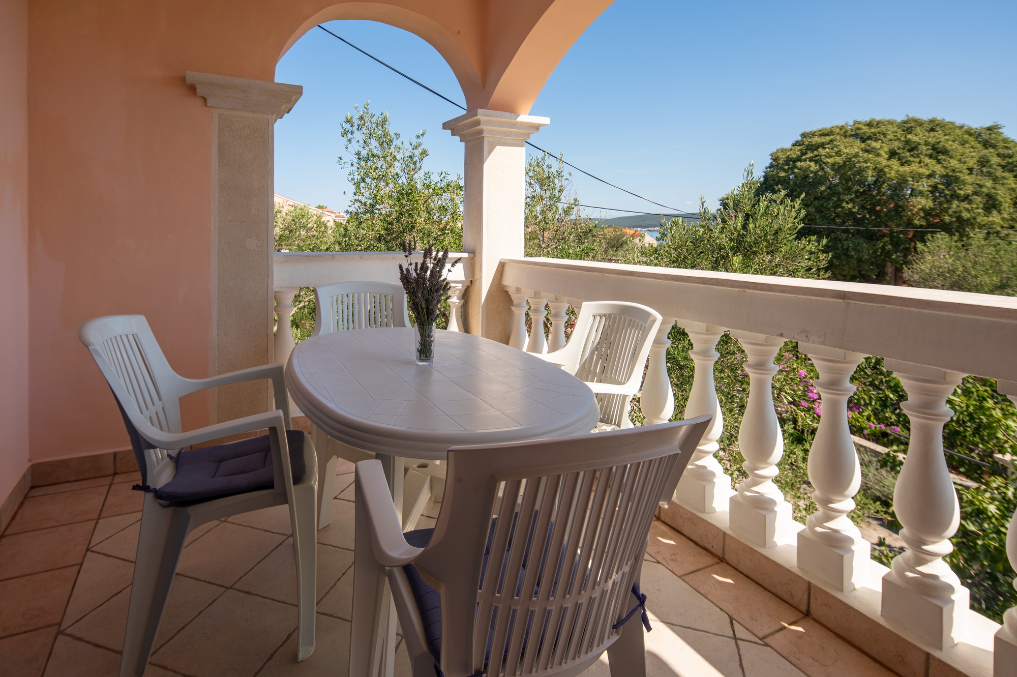 Dvosobni apartman s terasom Pašman  A-b