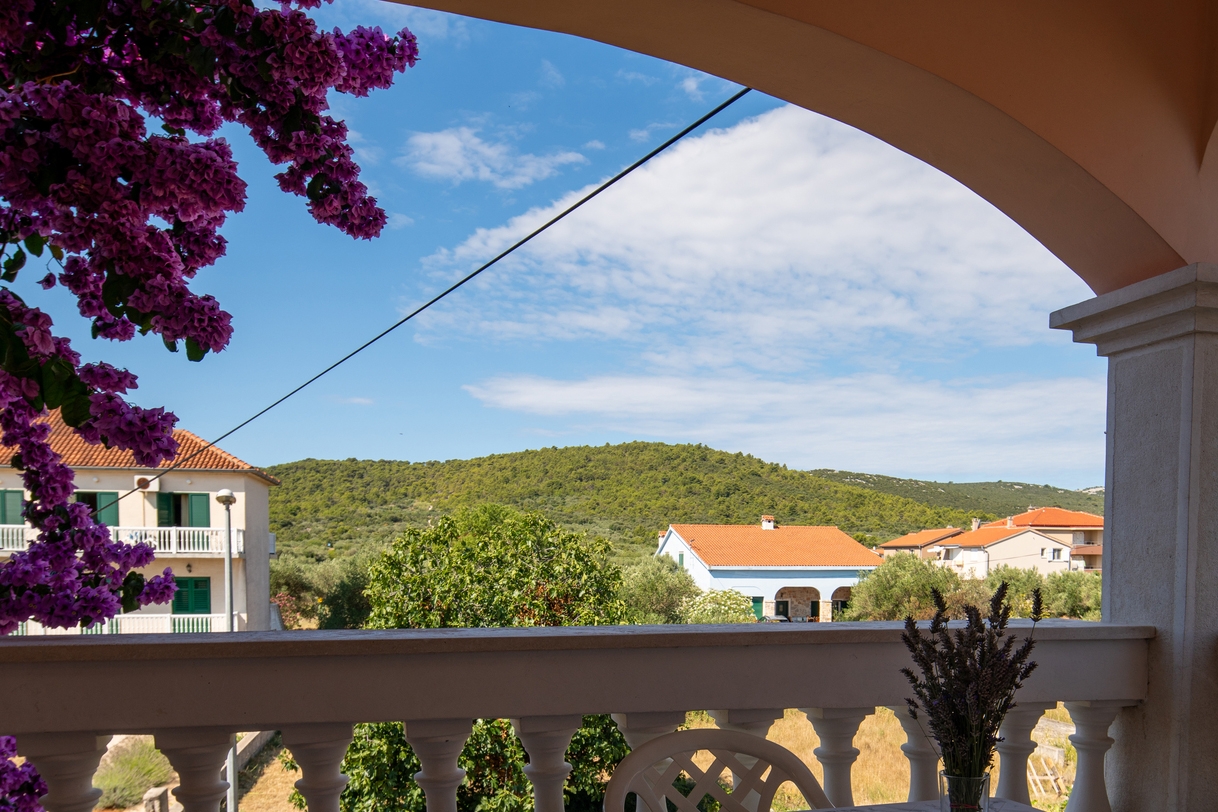 Dvosobni apartman s terasom Pašman  A-b