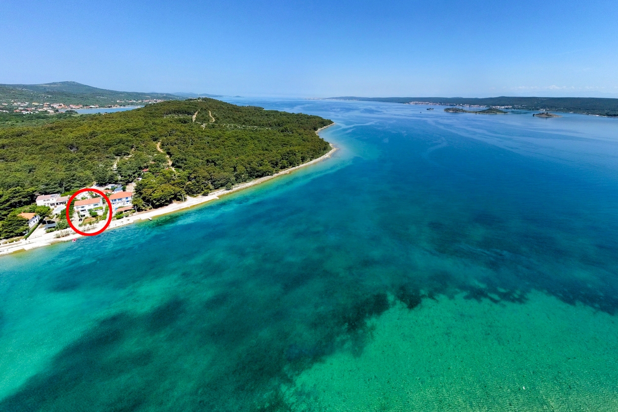 Jednosobni apartman uz plažu Pašman  A-b