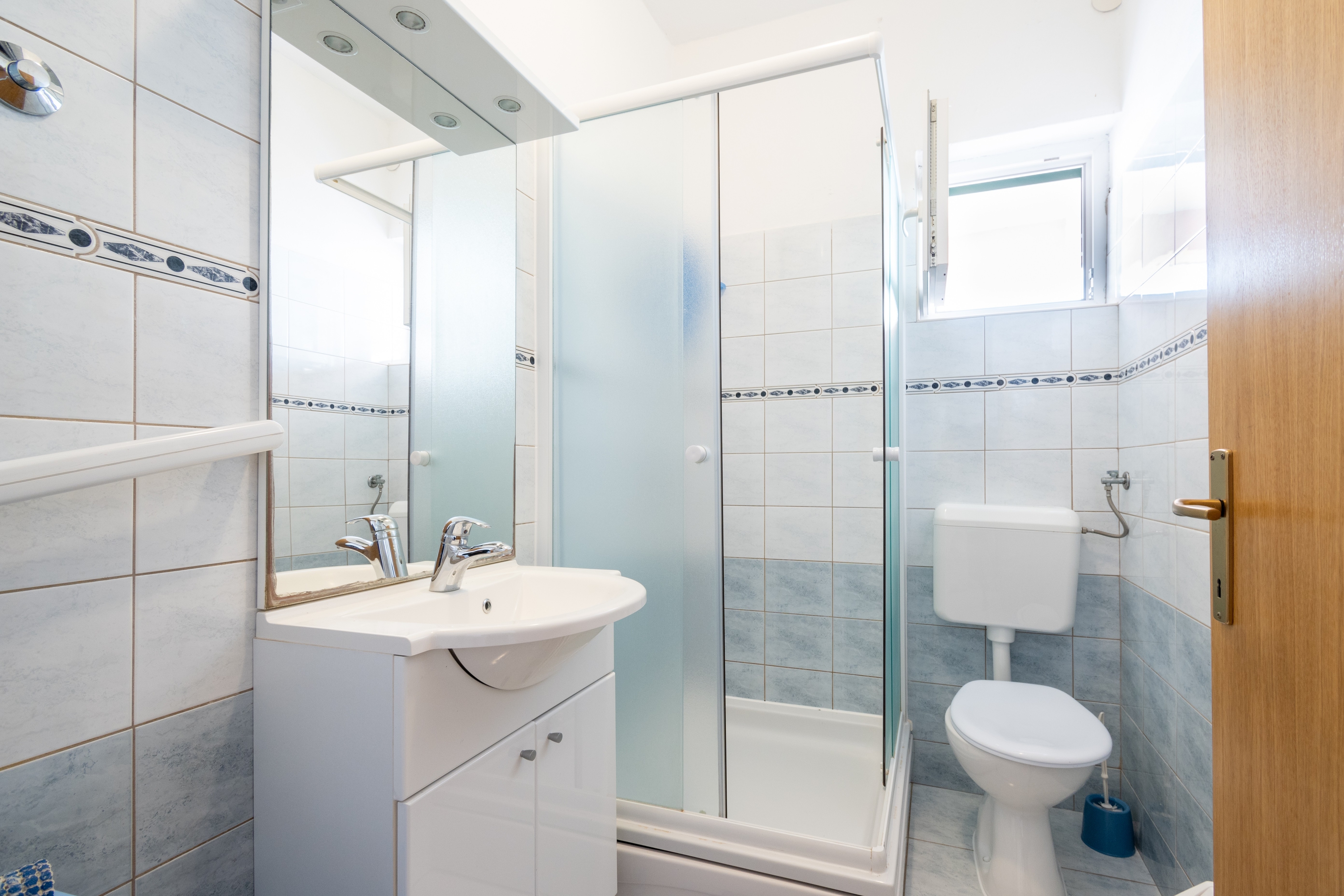 Dvosobni apartman uz plažu Pašman  A-a