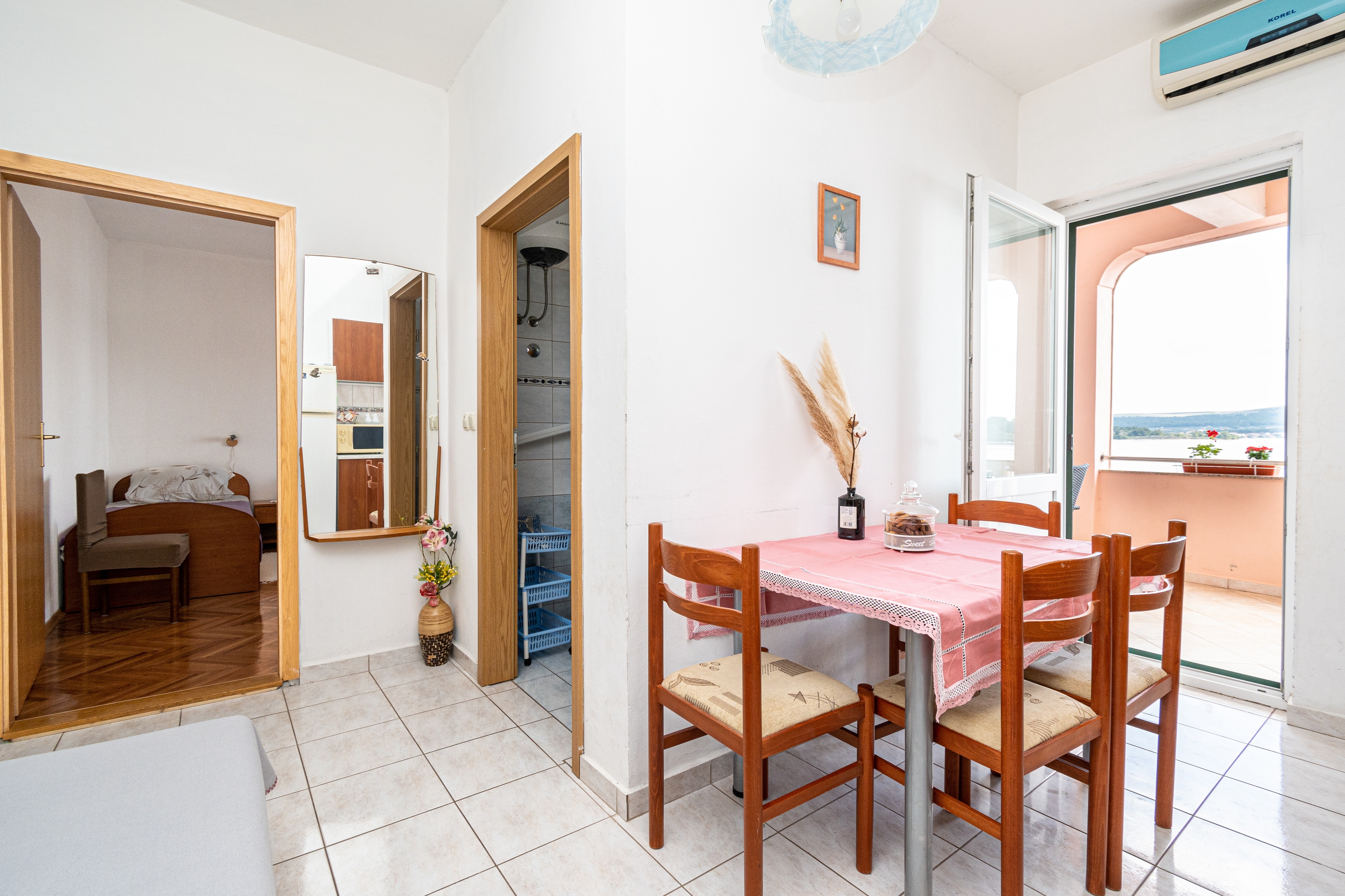 Dvosobni apartman uz plažu Pašman  A-a