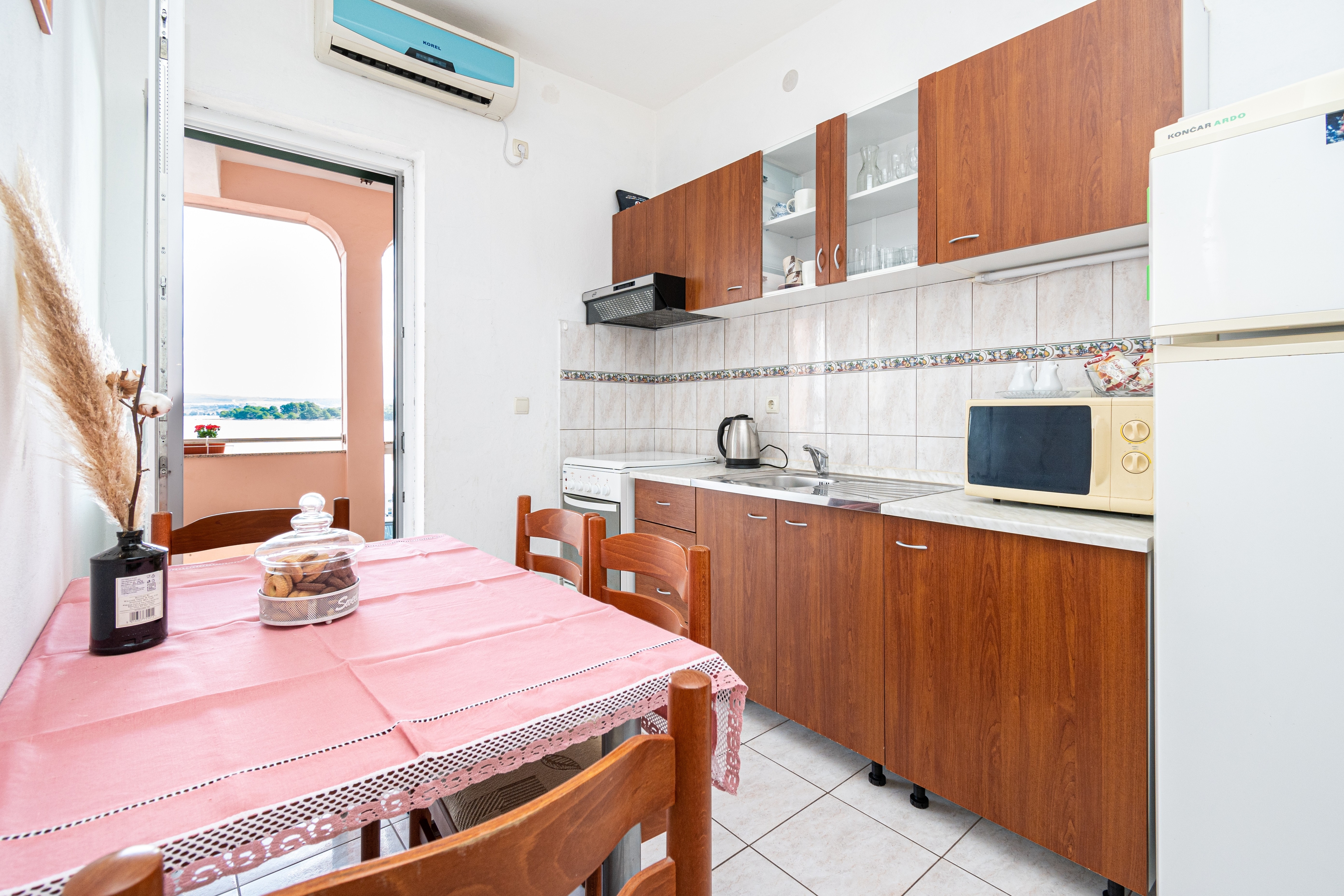 Dvosobni apartman uz plažu Pašman  A-a