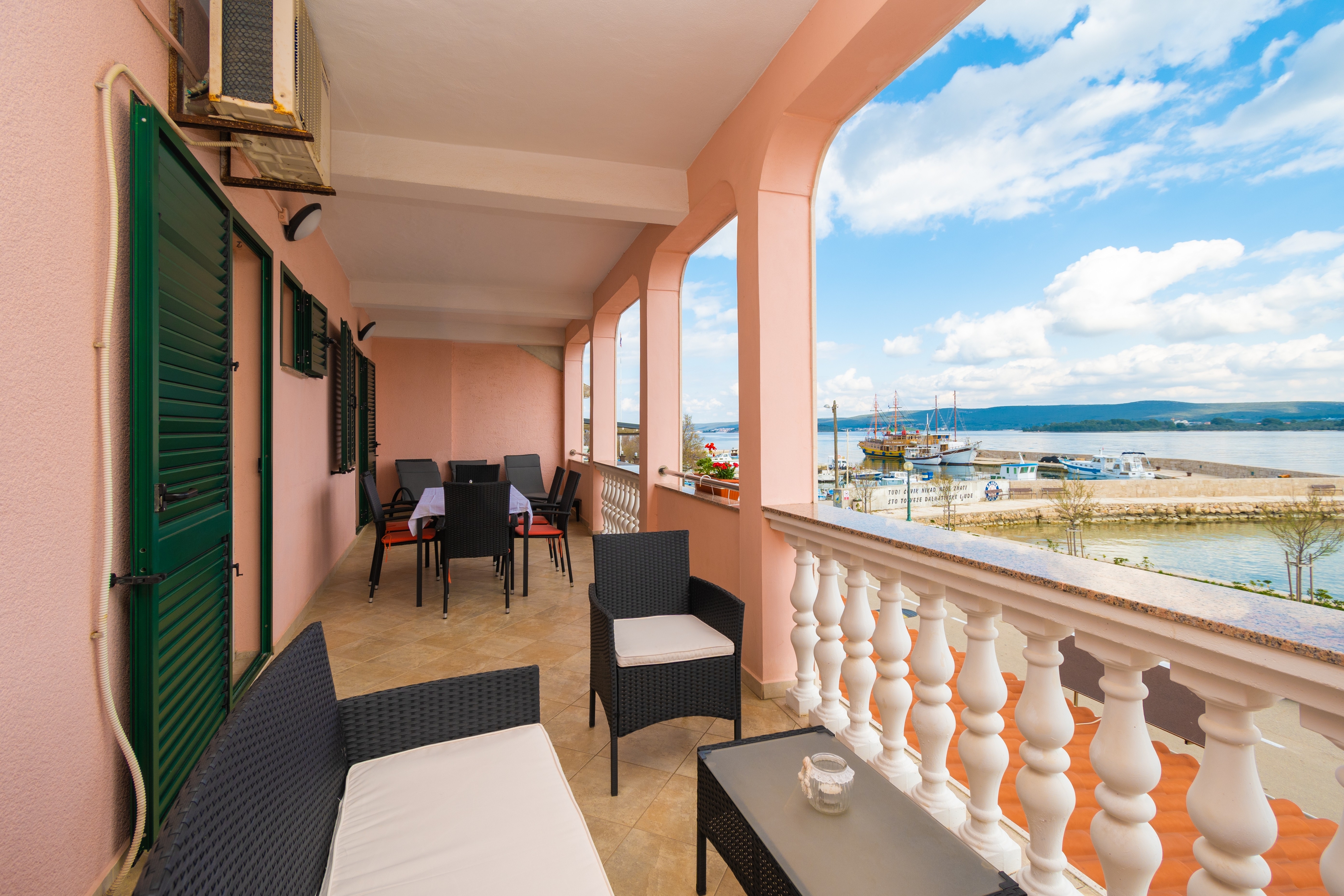 Dvosobni apartman uz plažu Pašman  A-a