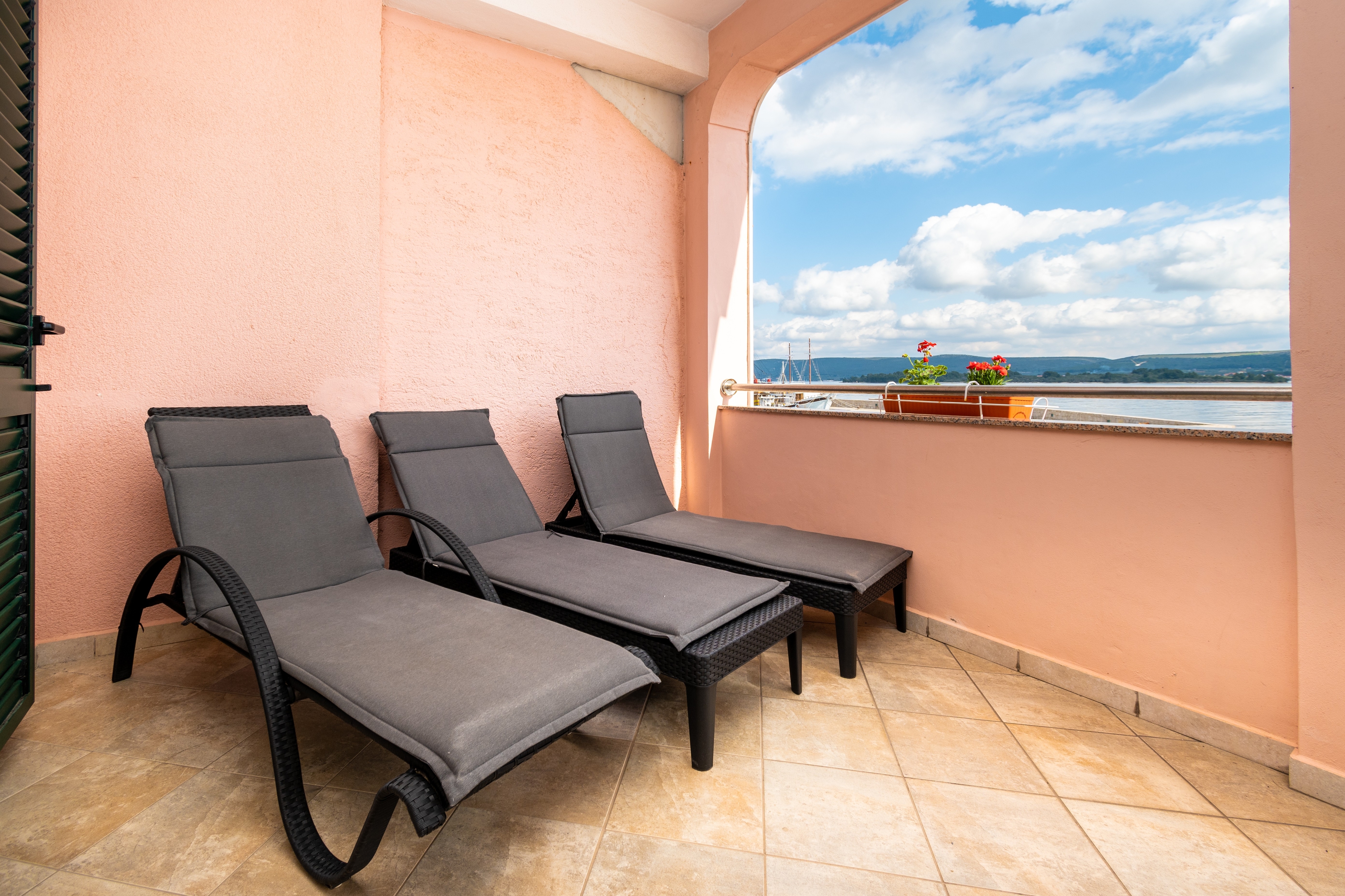 Dvosobni apartman uz plažu Pašman  A-a