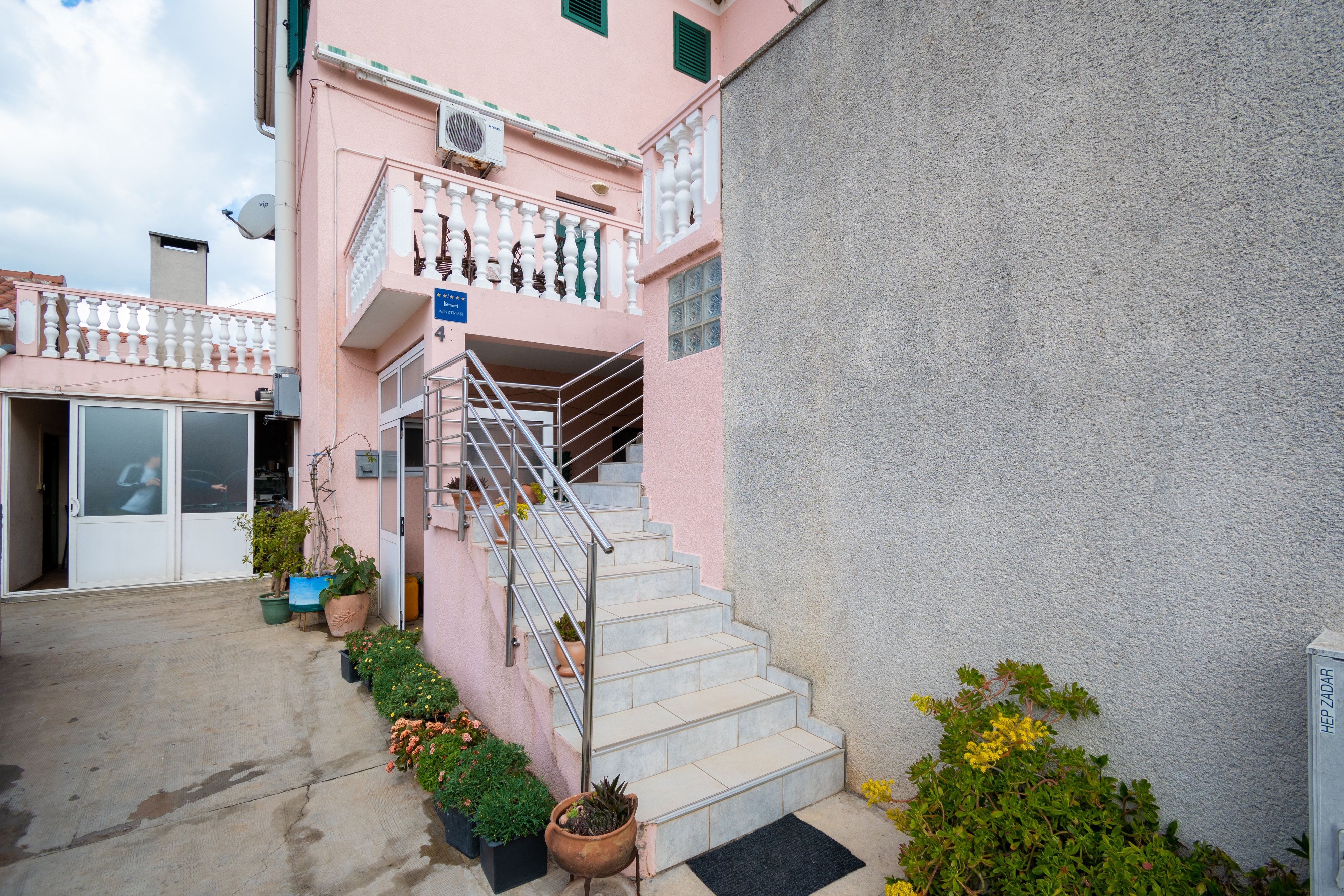 Dvosobni apartman uz plažu Pašman  A-a