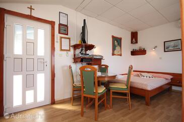Dining room Preko, Dining room in the studio-apartment, WIFI.