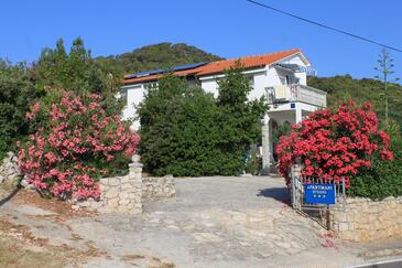 Preko, Ugljan, Hébergement 8224 - Appartement avec une plage de sables.