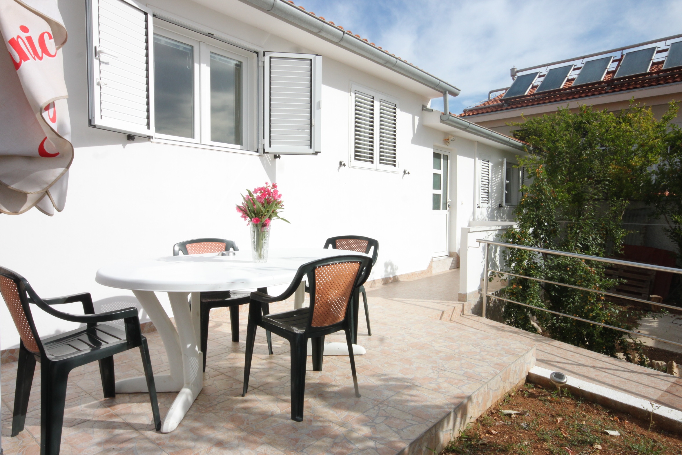 One bedroom apartment with terrace Preko, Ugljan  A-b