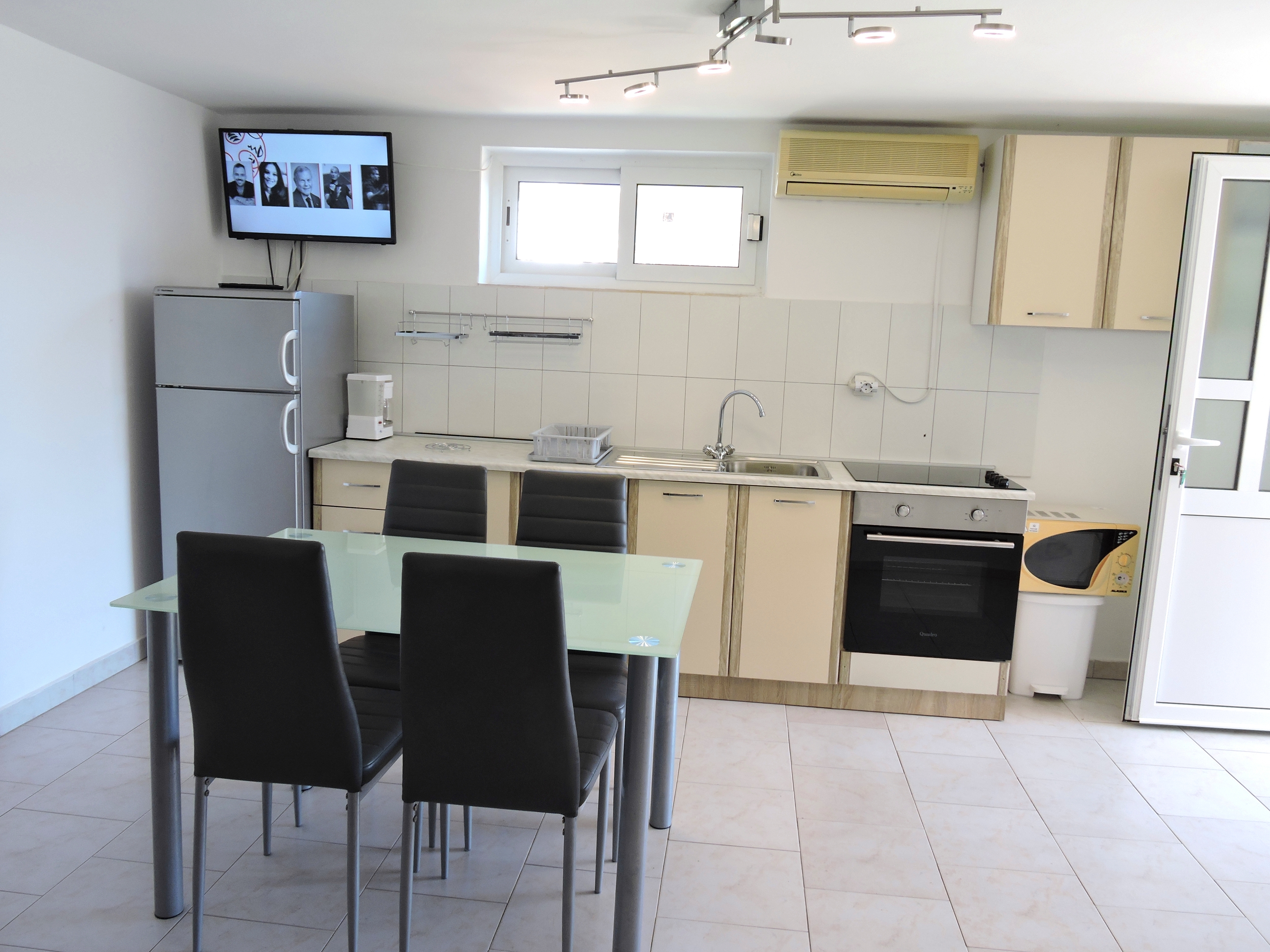 One bedroom apartment with terrace Preko, Ugljan  A-c