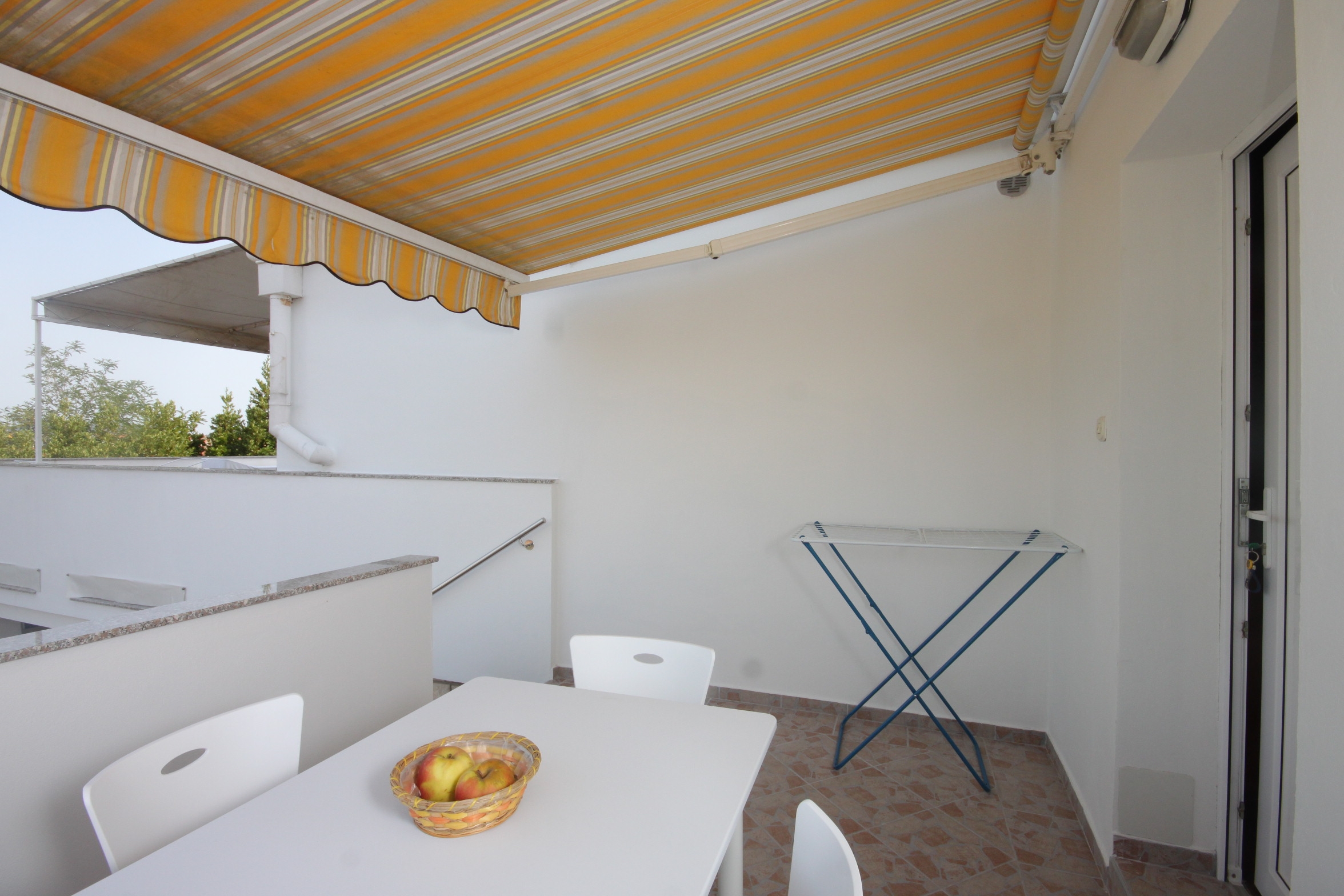 One bedroom apartment with terrace and sea view Preko, Ugljan  A-d